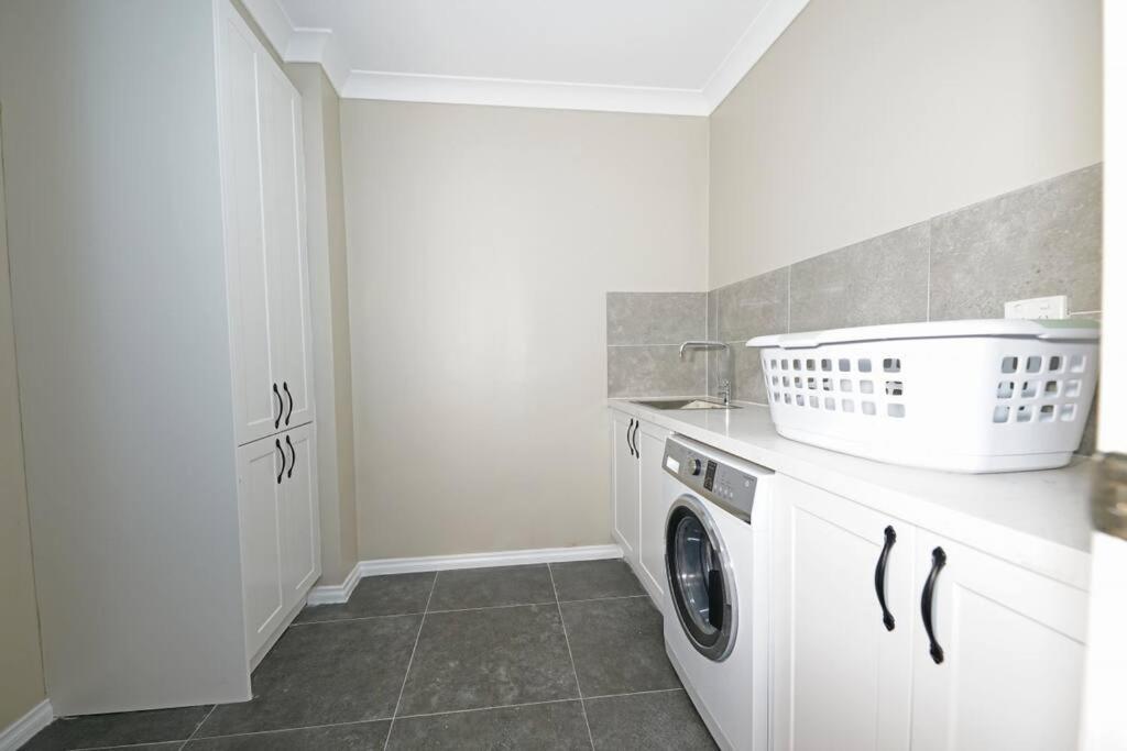 Charming 6 BRM Villa in Melbourne Mullum Mullum Precinct