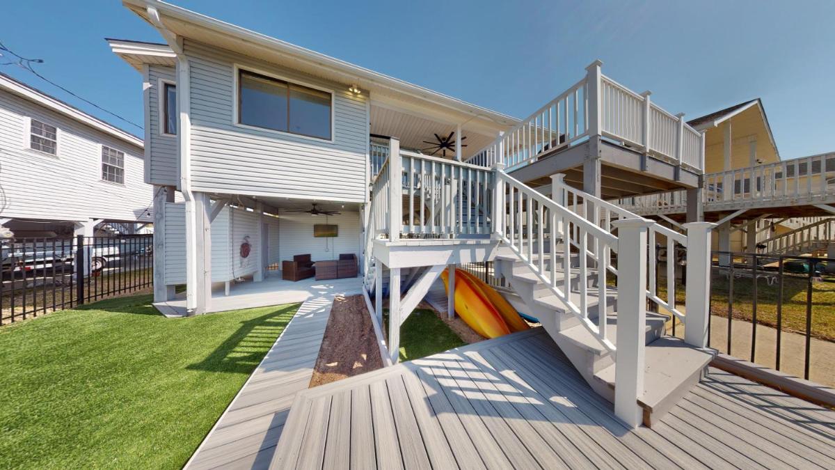 NEW Channel Home on the water- Newly Renovated 2023! Boat Ramp home view 3