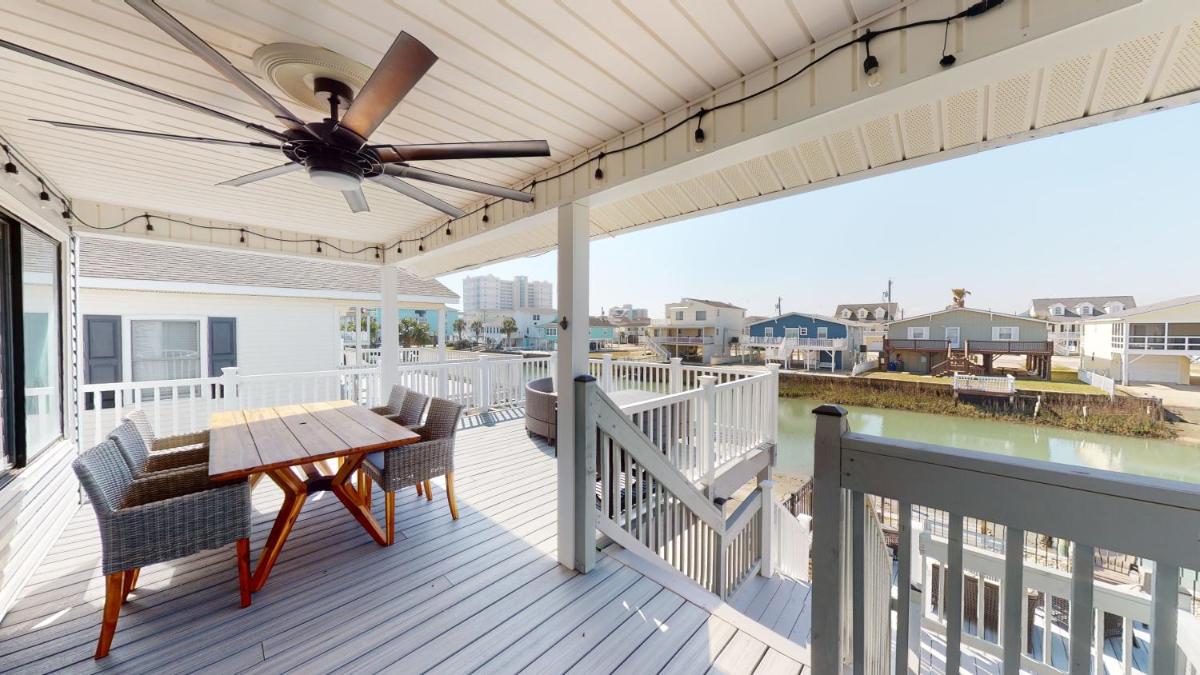 NEW Channel Home on the water- Newly Renovated 2023! Boat Ramp home view 4