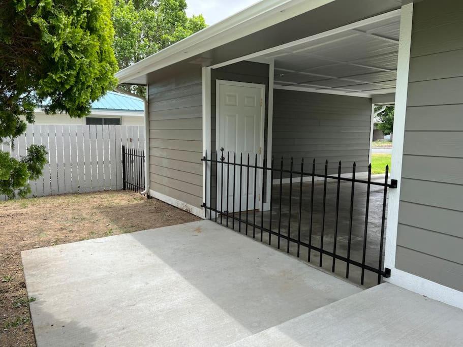 Beautiful, well-stocked home - sleeps 7! view 4