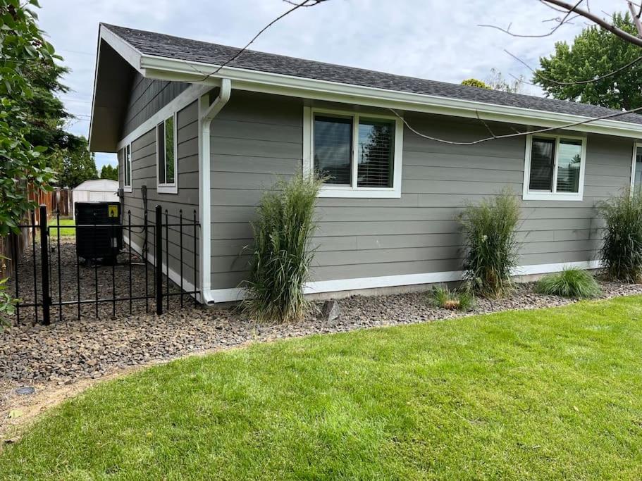 Beautiful, well-stocked home - sleeps 7! view 3