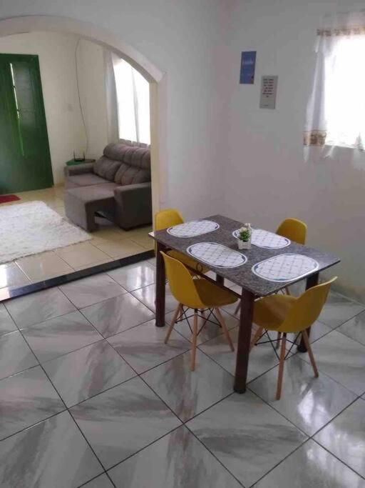 Casa térrea a 2 min da praia dos anjos