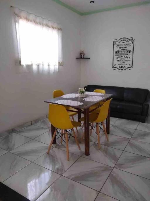 Casa térrea a 2 min da praia dos anjos