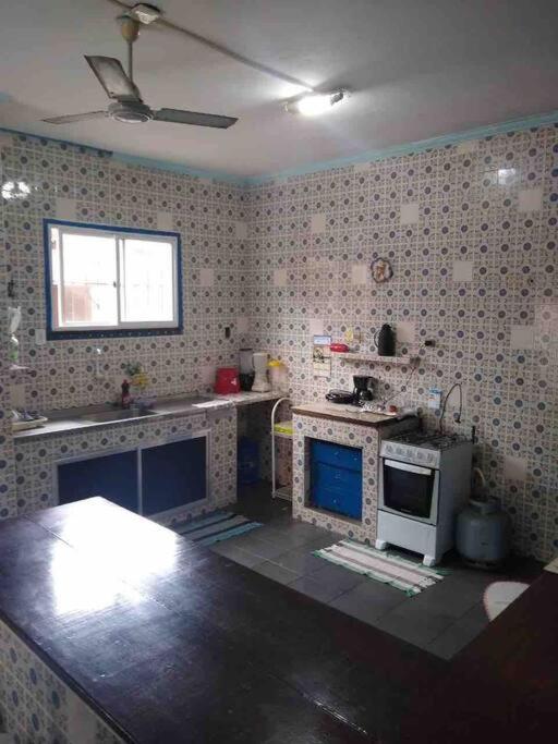 Casa térrea a 2 min da praia dos anjos