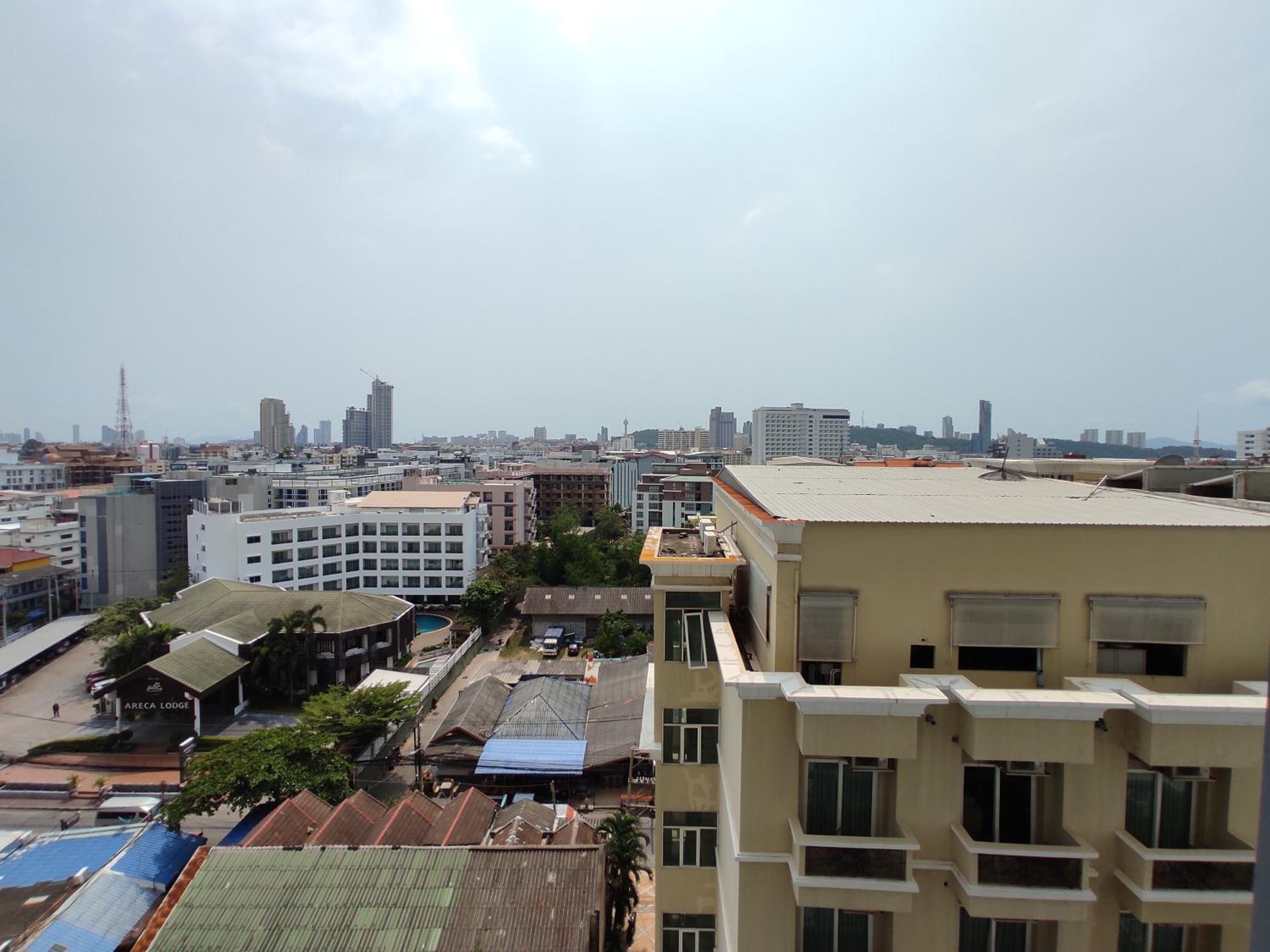 Hotel Pattaya Beach Sea View Rooftop Pool Resort - Image 1