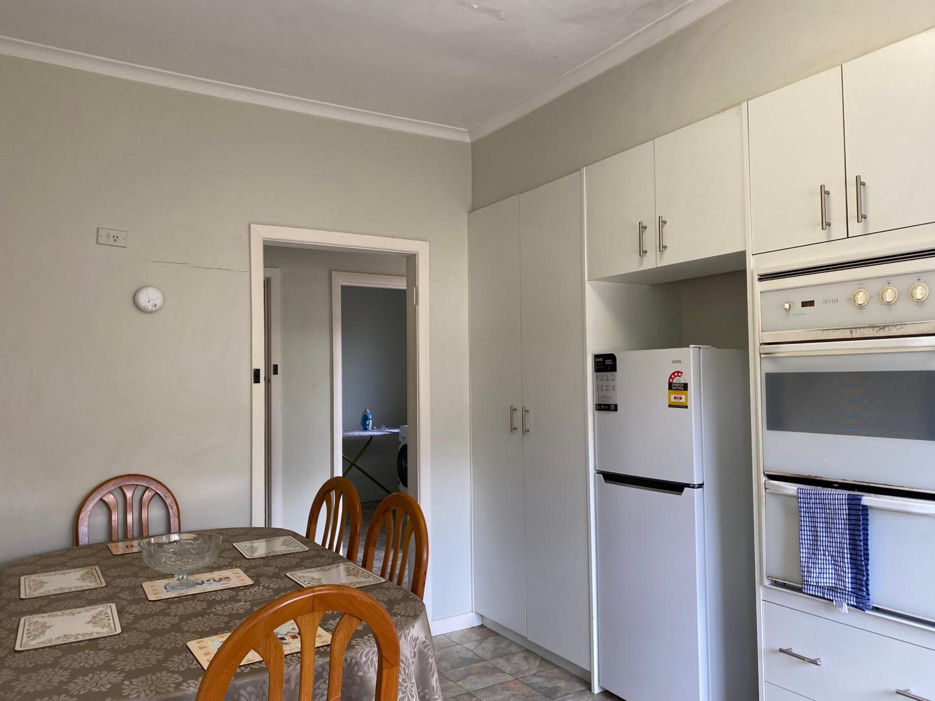 6 Beds-Whole House with 4 bedrooms -Stawell - share accommodation - 3 rooms for 5 gusts are available