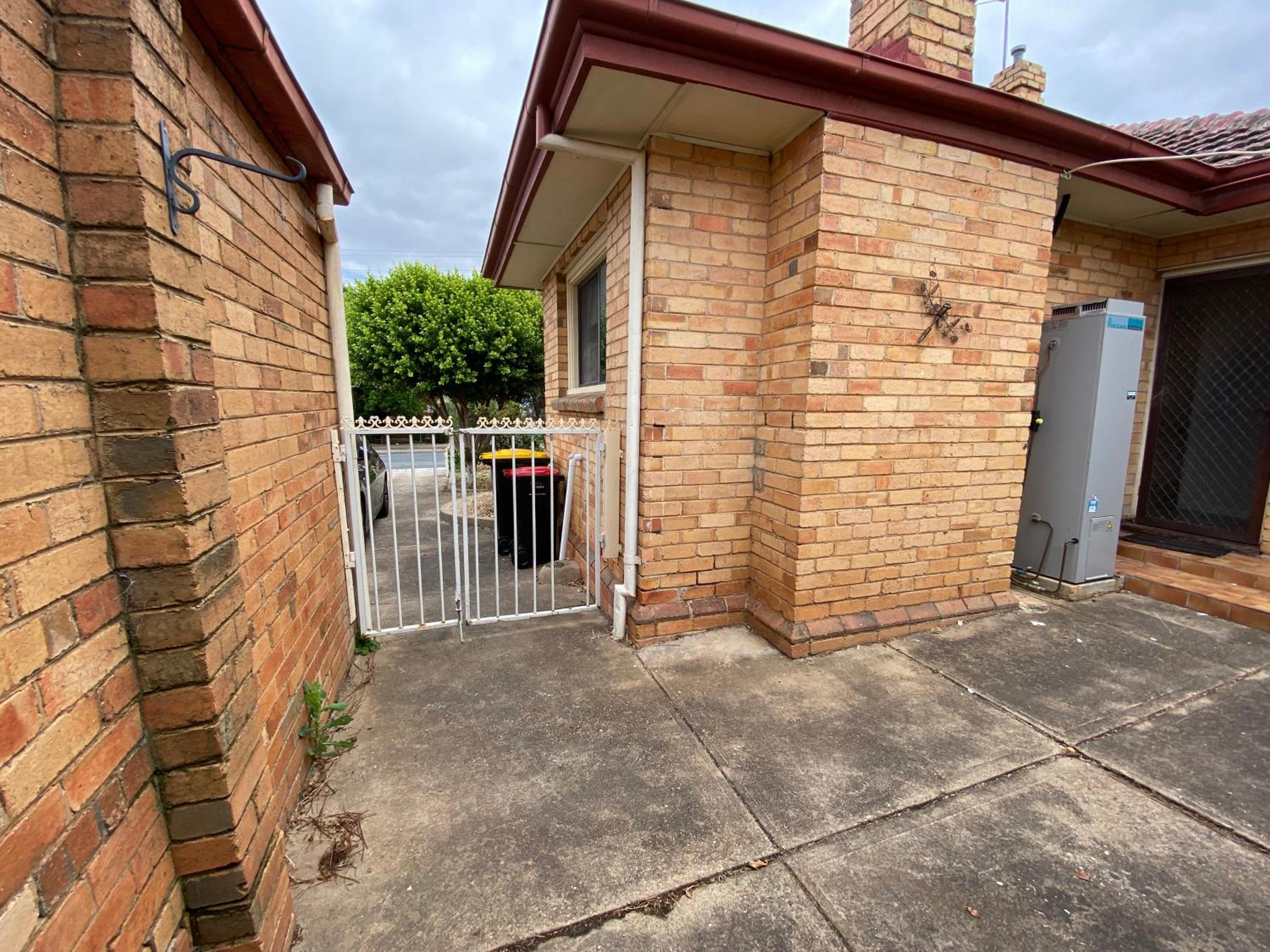 6 Beds-Whole House with 4 bedrooms -Stawell - share accommodation - 3 rooms for 5 gusts are available