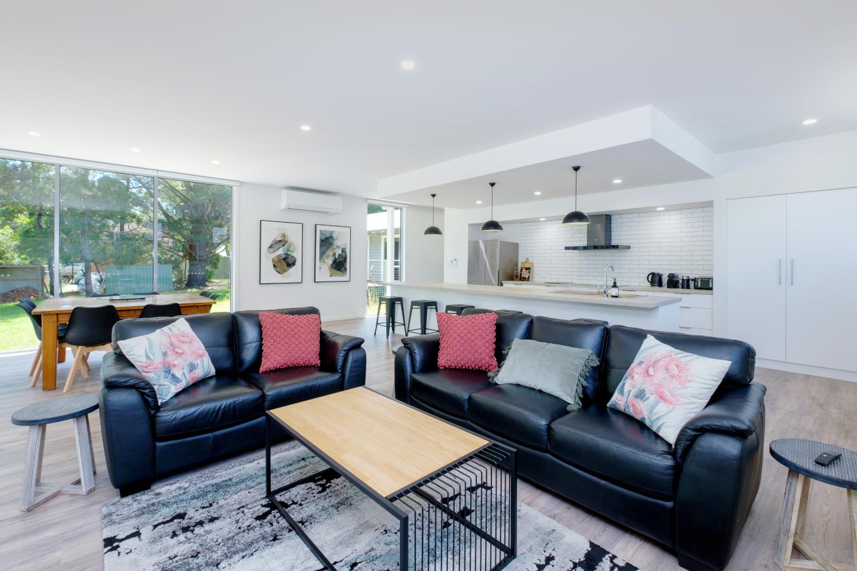 Serenity HG4 4Br 3&half Ba with Absolute National Park Frontage