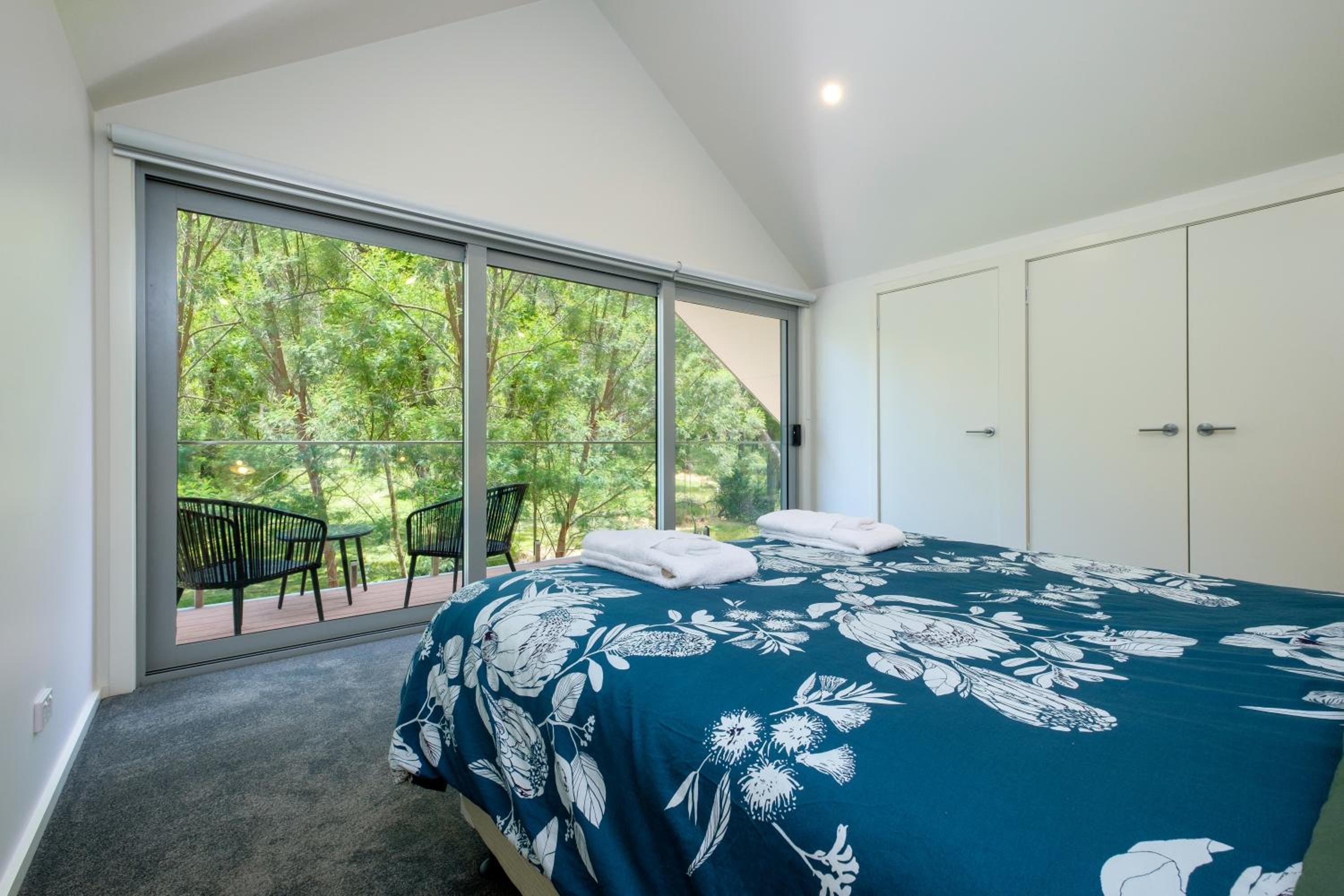Serenity HG4 4Br 3&half Ba with Absolute National Park Frontage