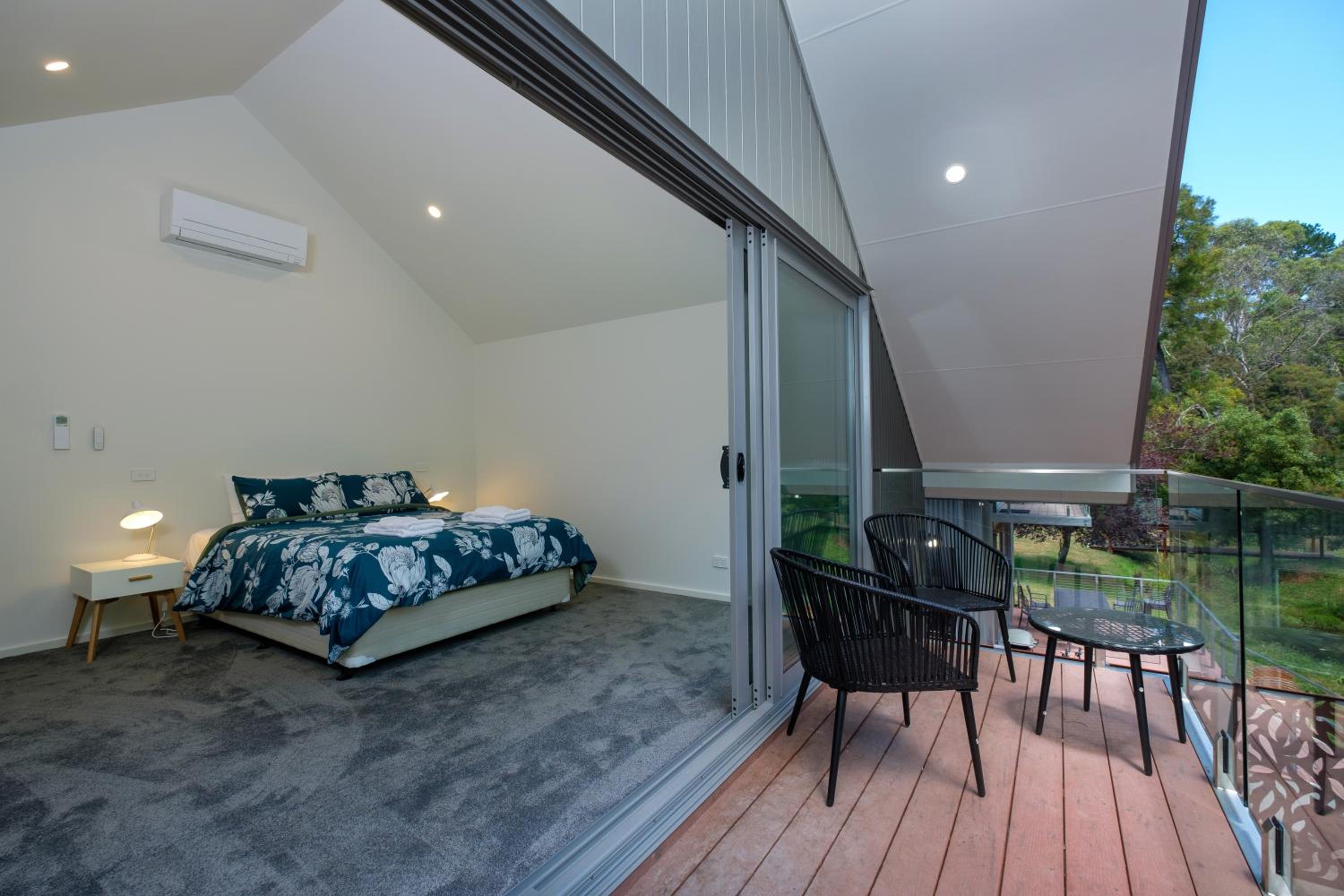 Serenity HG4 4Br 3&half Ba with Absolute National Park Frontage