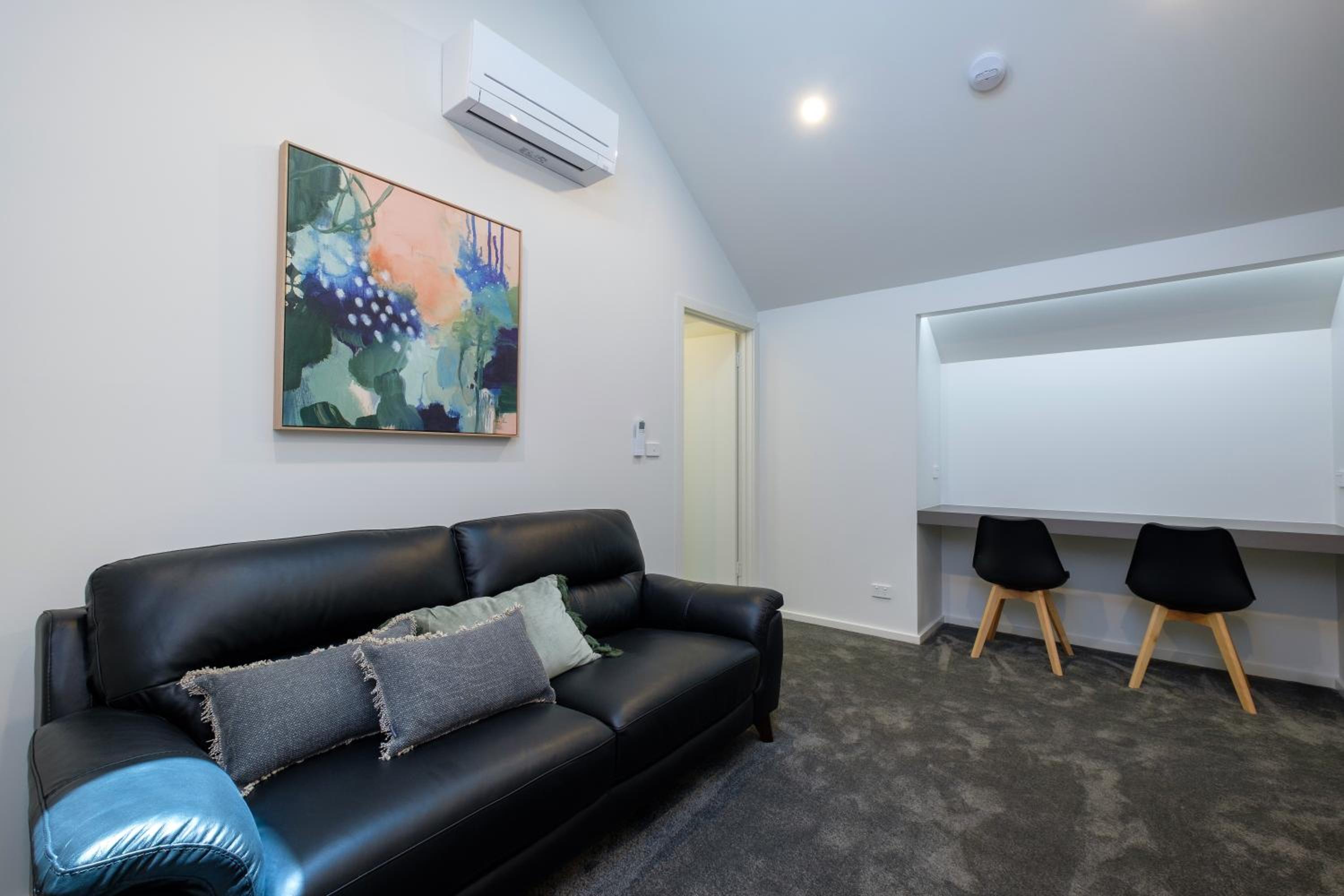 Serenity HG4 4Br 3&half Ba with Absolute National Park Frontage