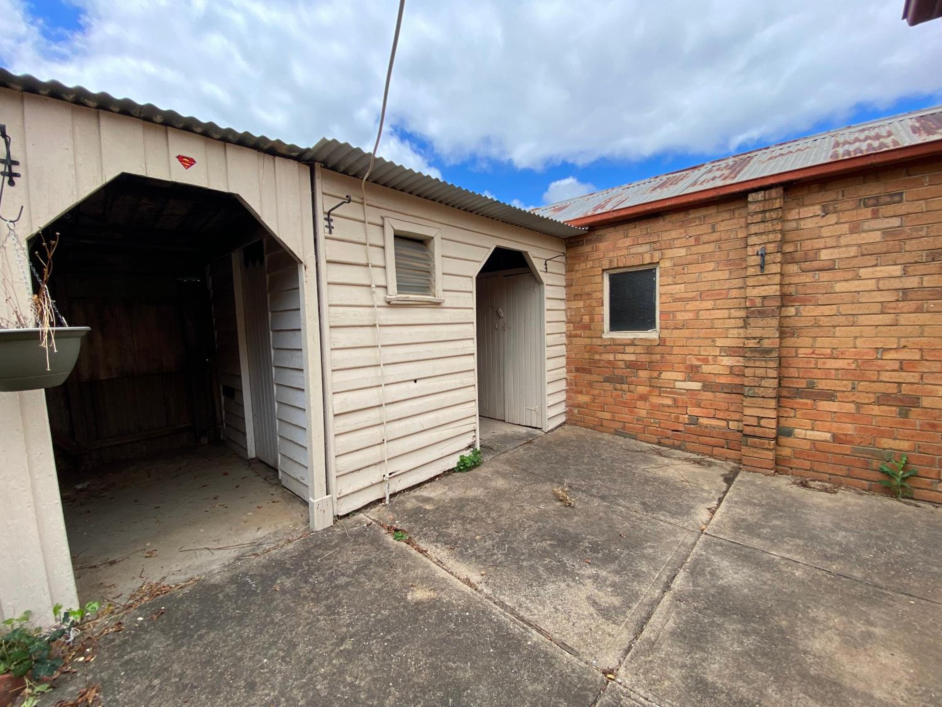6 Beds-Whole House with 4 bedrooms -Stawell - share accommodation - 3 rooms for 5 gusts are available