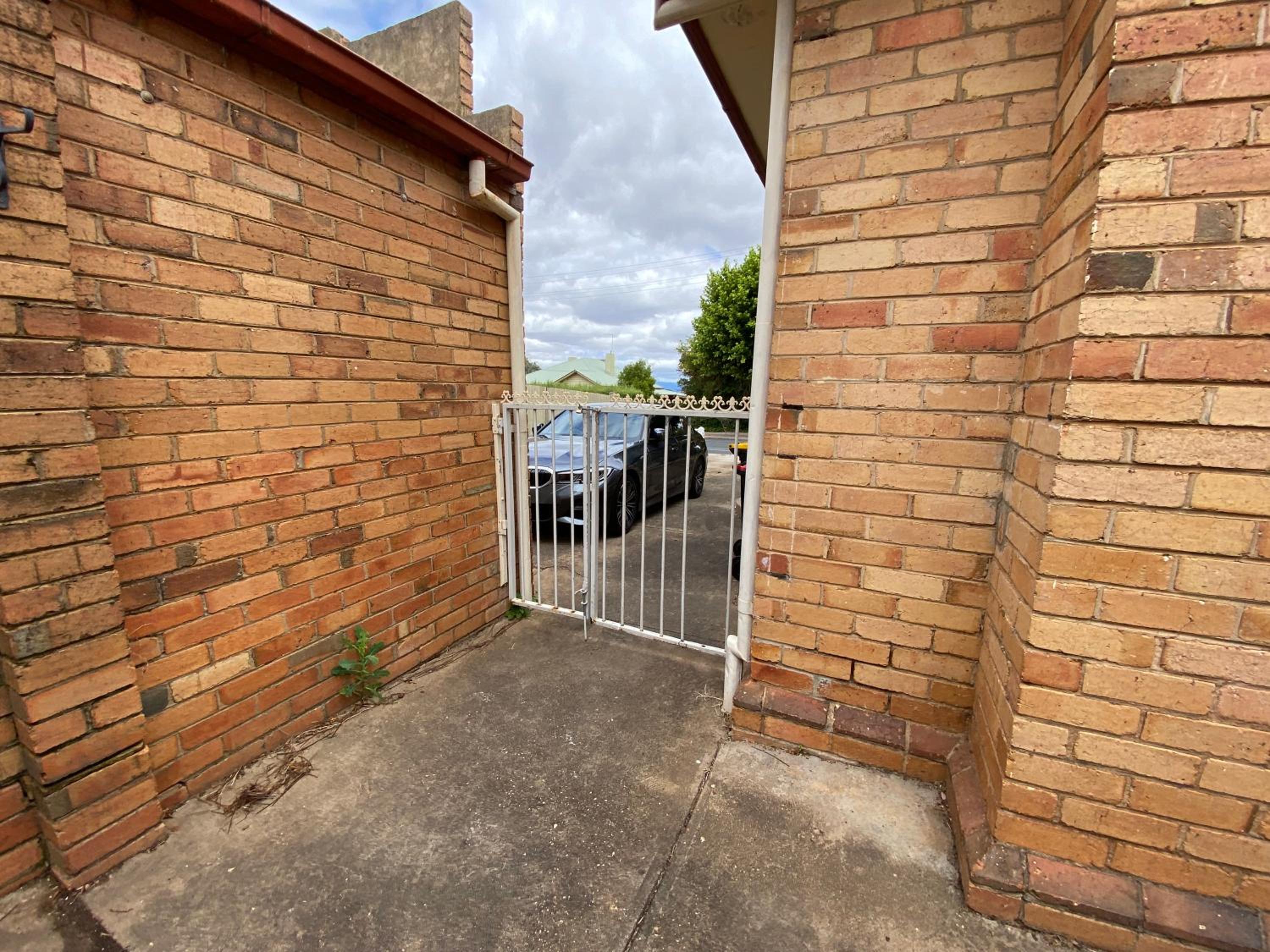 6 Beds-Whole House with 4 bedrooms -Stawell - share accommodation - 3 rooms for 5 gusts are available