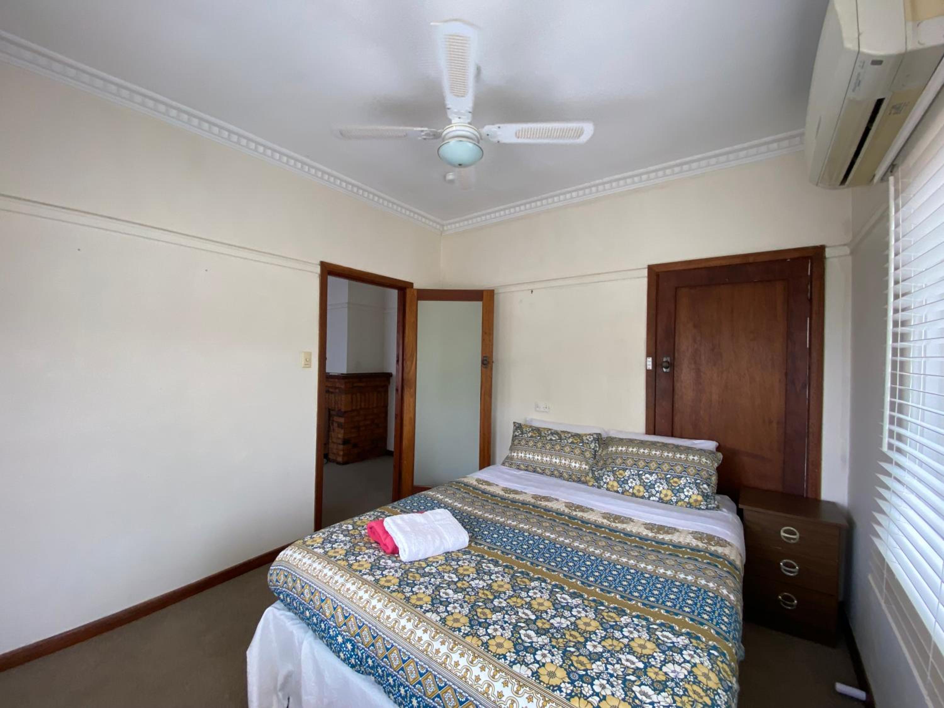 6 Beds-Whole House with 4 bedrooms -Stawell - share accommodation - 3 rooms for 5 gusts are available