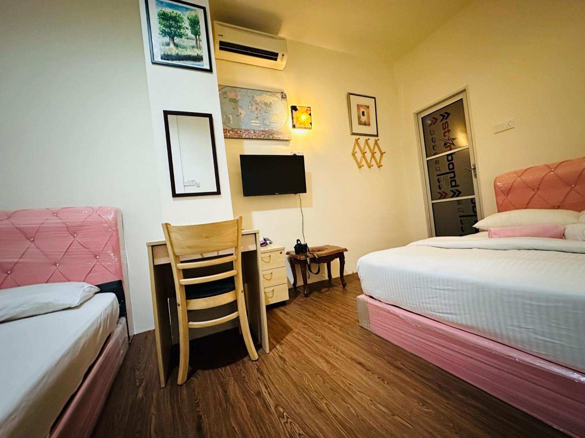 The Explorers Guesthouse and Hostel