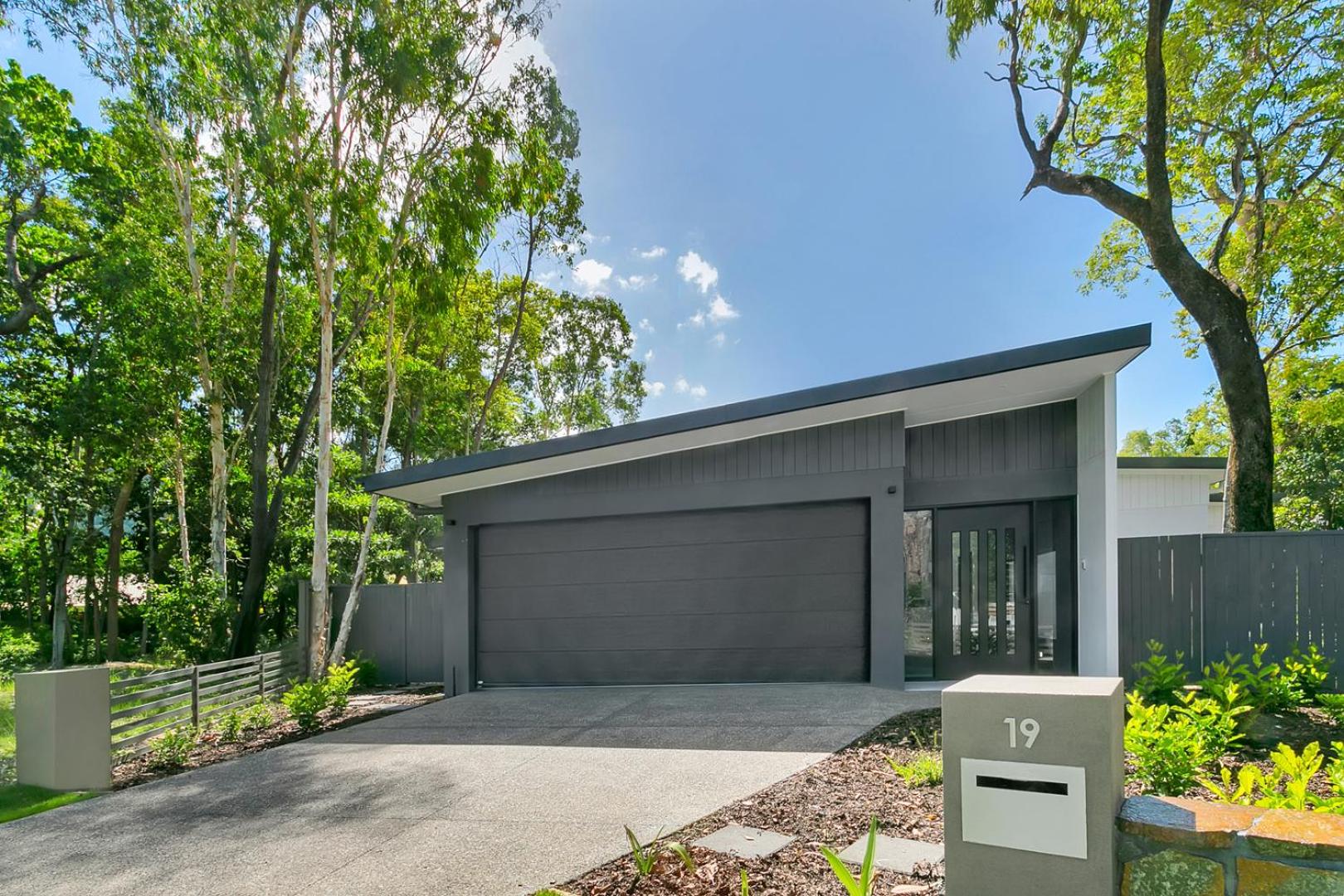 Tiino Villa with Heated Pool Clifton Beach