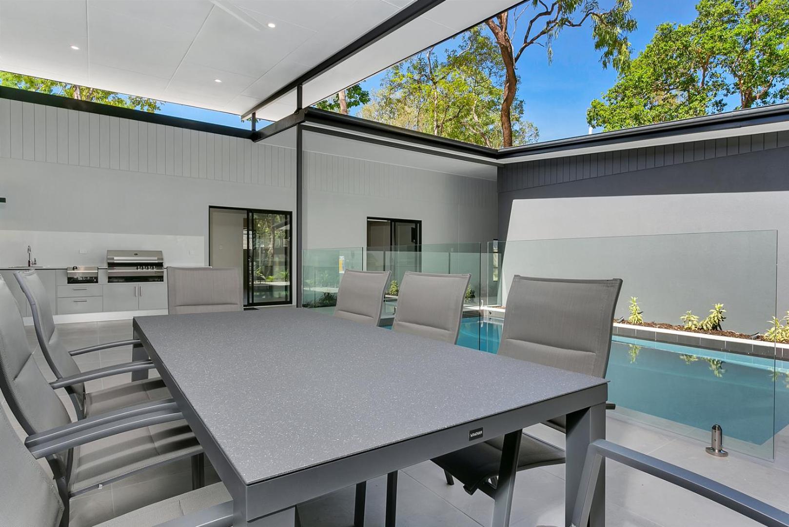 Tiino Villa with Heated Pool Clifton Beach