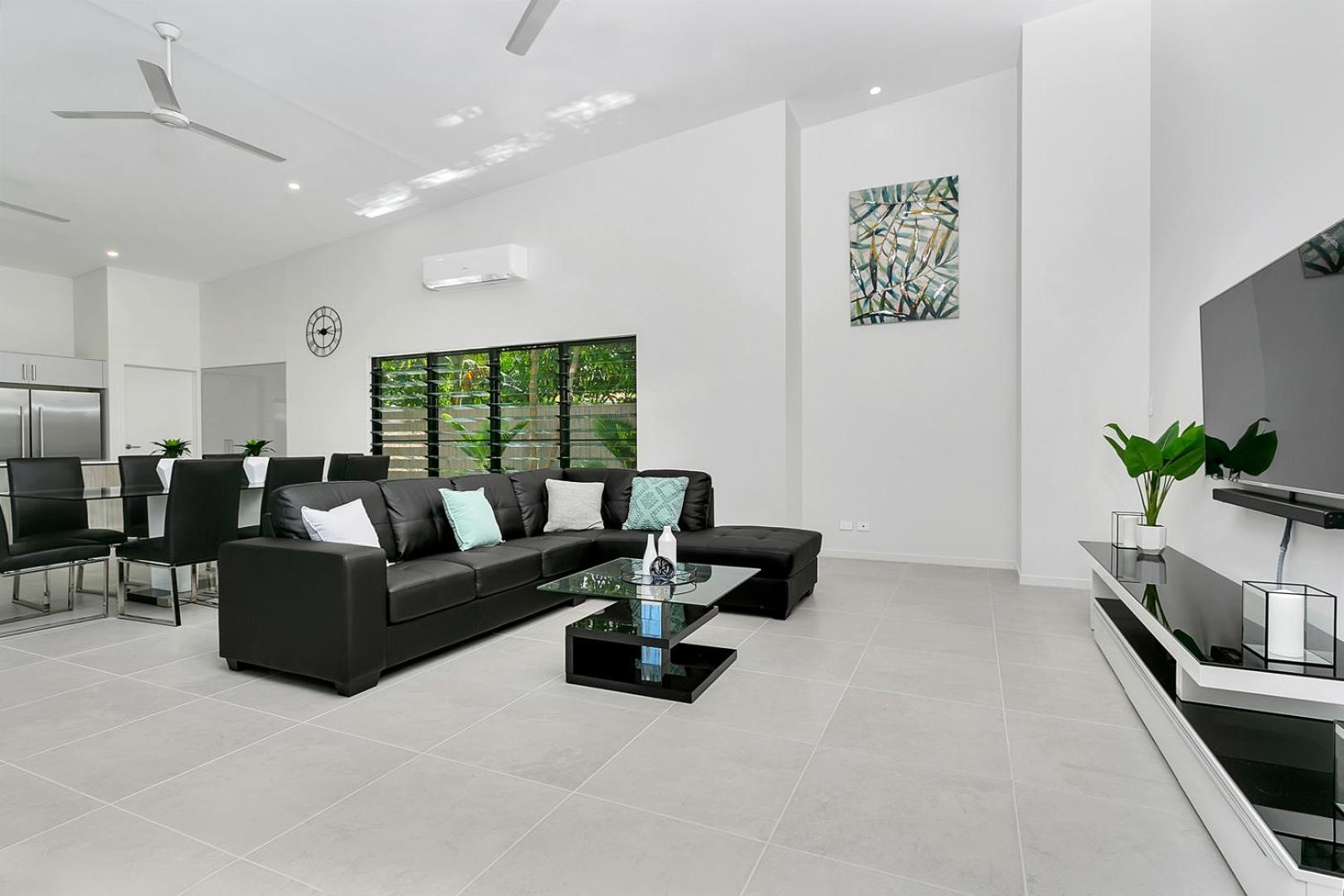 Tiino Villa with Heated Pool Clifton Beach