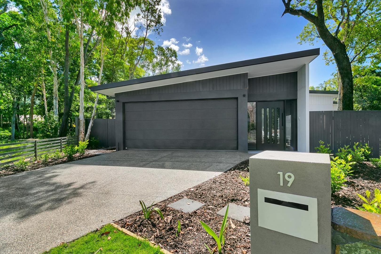 Tiino Villa with Heated Pool Clifton Beach