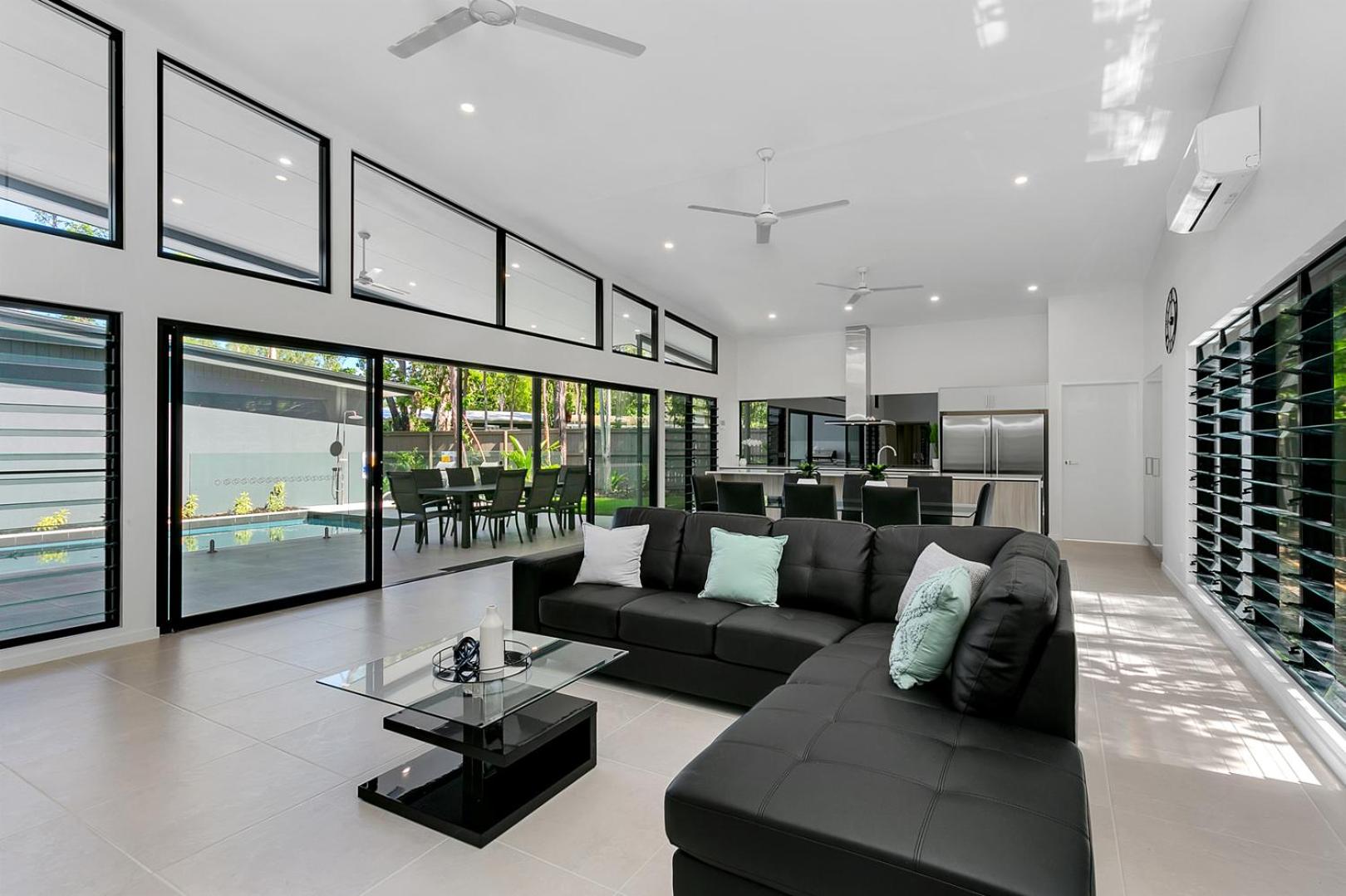 Tiino Villa with Heated Pool Clifton Beach