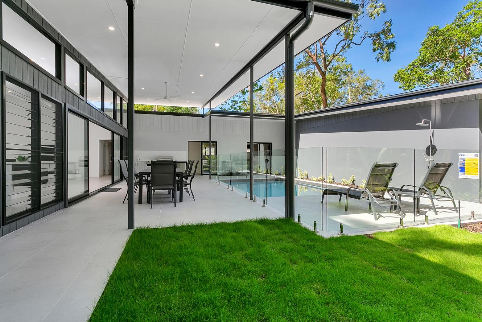 Tiino Villa with Heated Pool Clifton Beach
