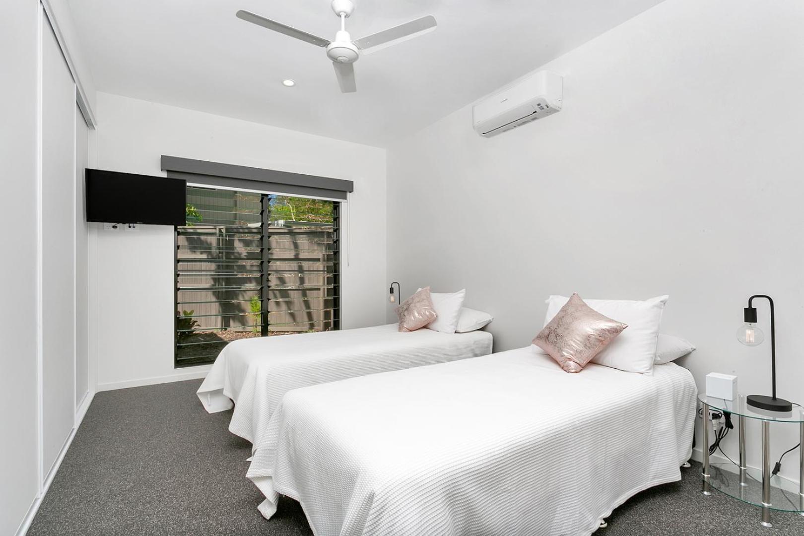 Tiino Villa with Heated Pool Clifton Beach