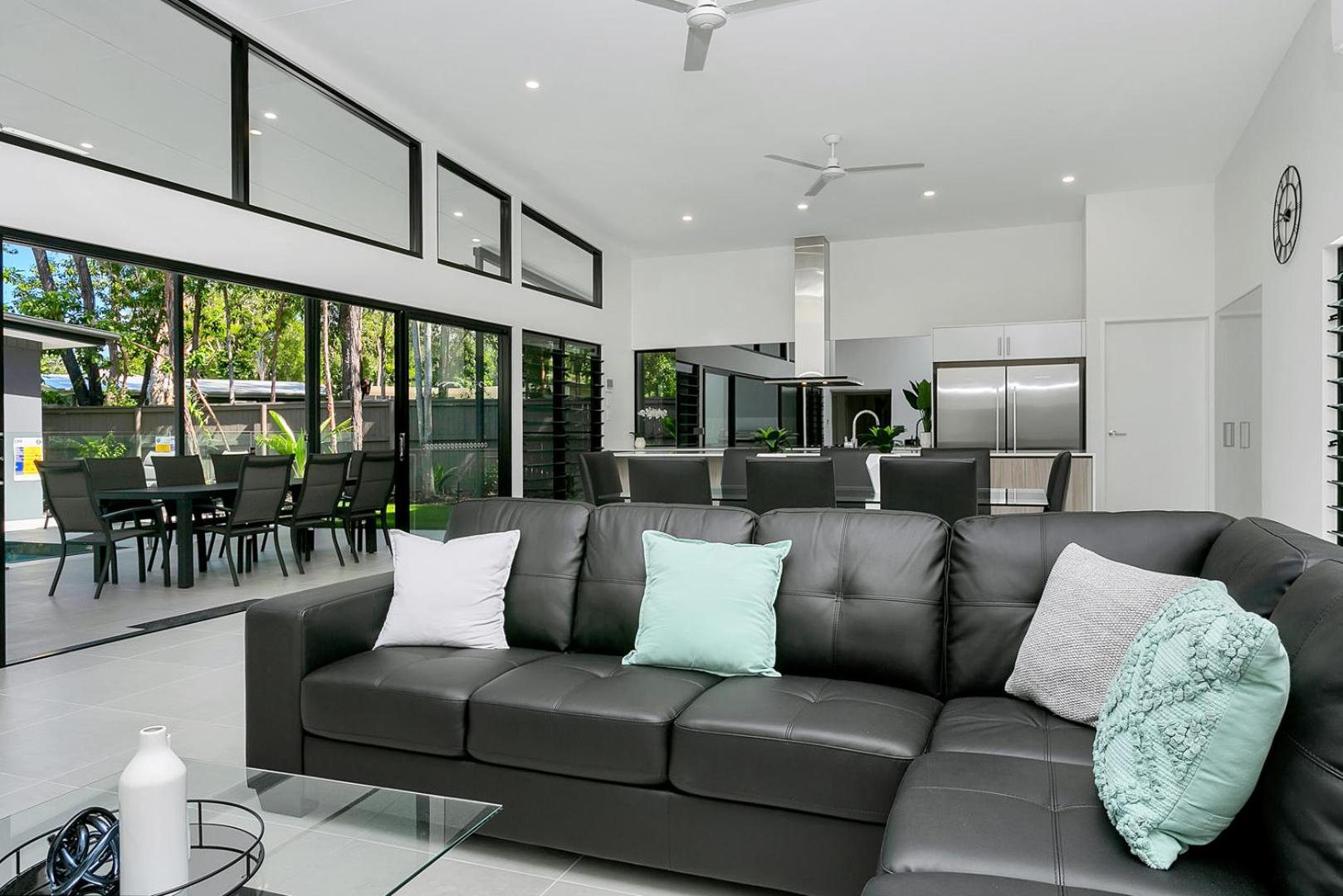 Tiino Villa with Heated Pool Clifton Beach