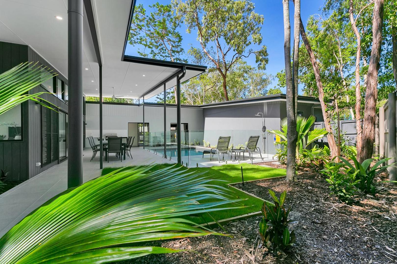 Tiino Villa with Heated Pool Clifton Beach