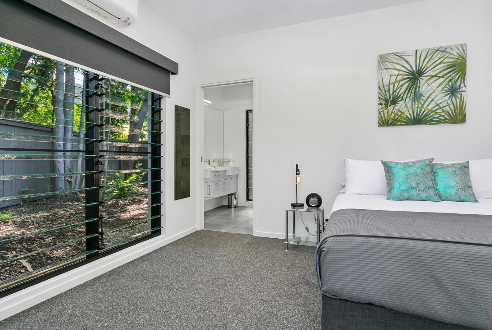 Tiino Villa with Heated Pool Clifton Beach