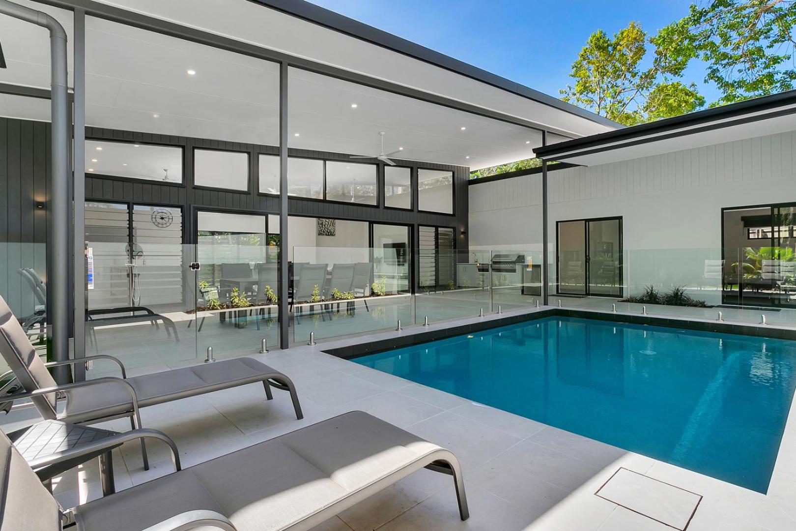 Tiino Villa with Heated Pool Clifton Beach
