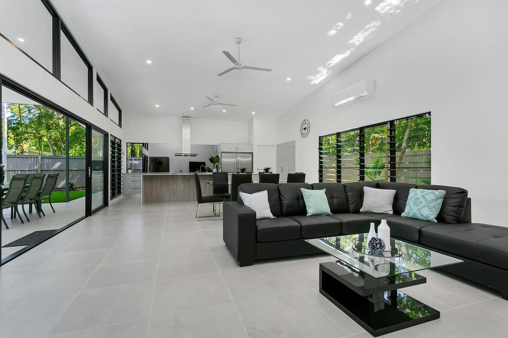 Tiino Villa with Heated Pool Clifton Beach