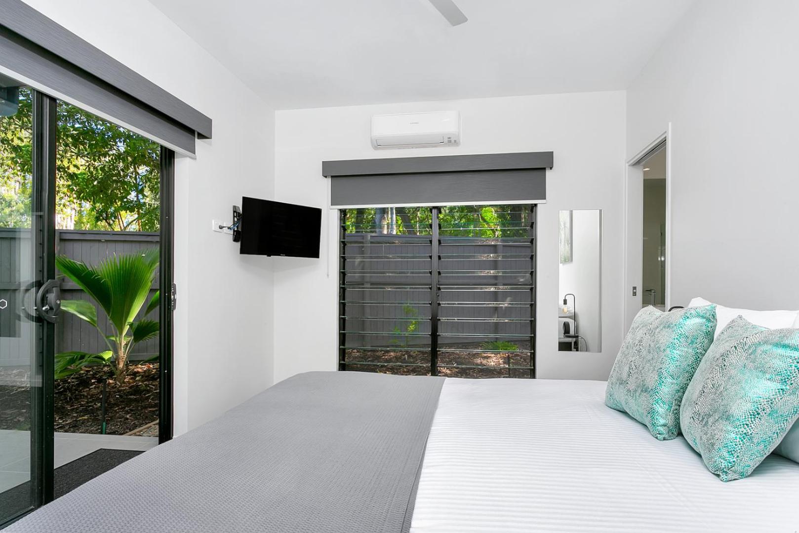 Tiino Villa with Heated Pool Clifton Beach