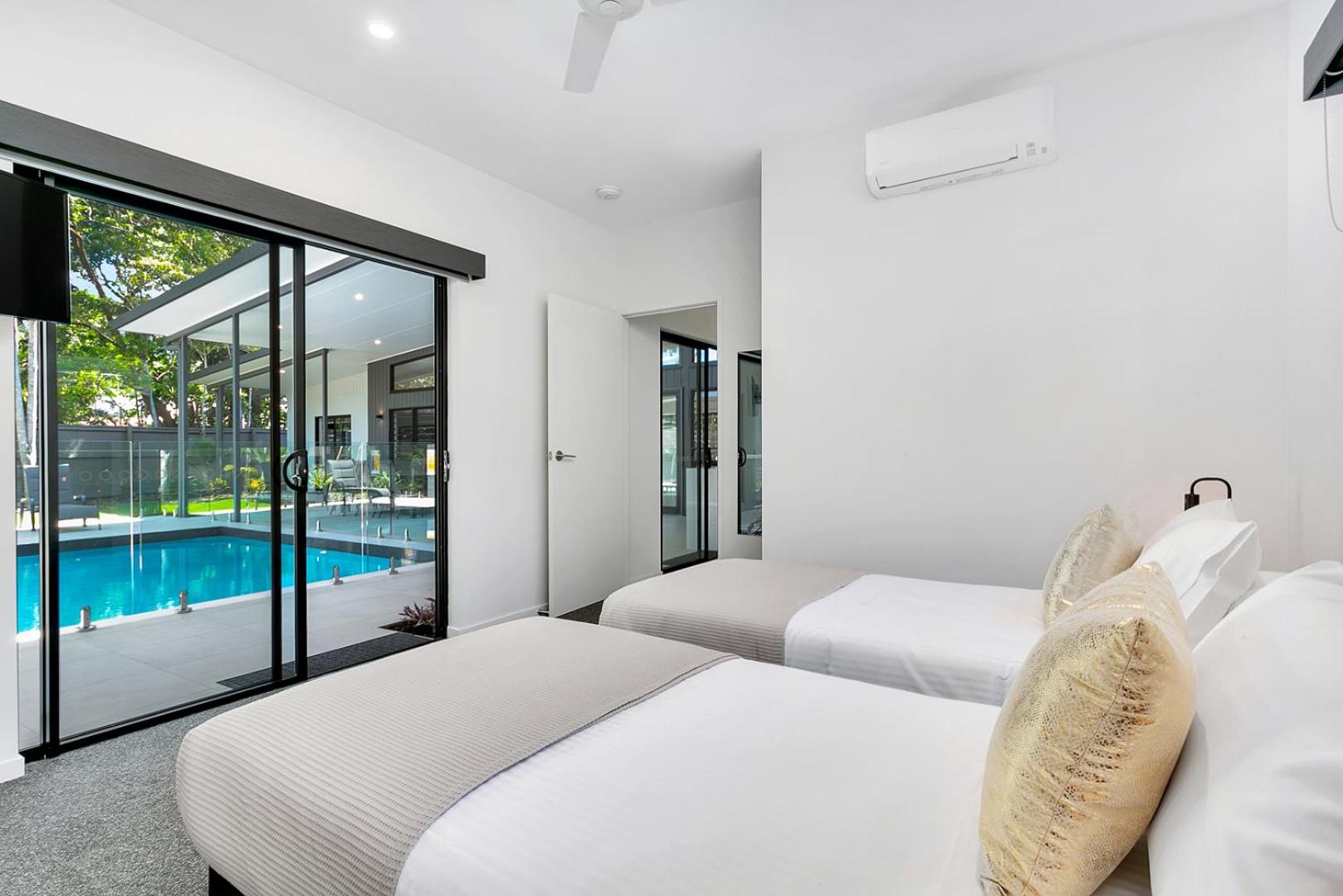 Tiino Villa with Heated Pool Clifton Beach