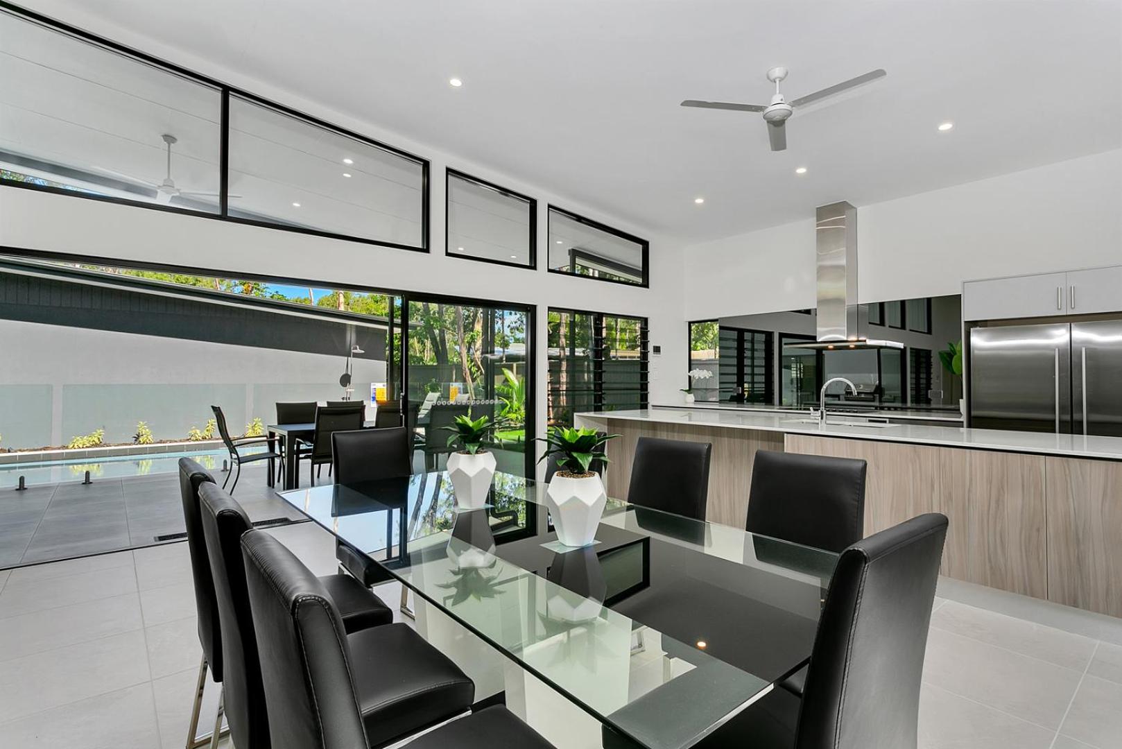 Tiino Villa with Heated Pool Clifton Beach