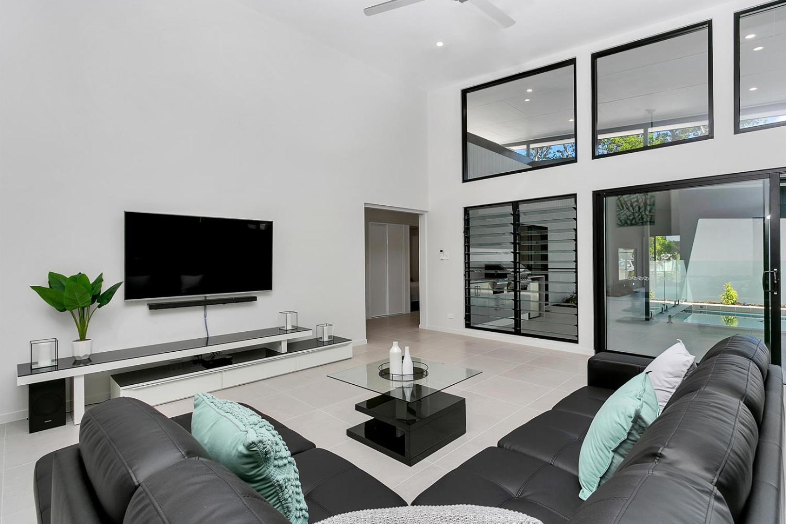 Tiino Villa with Heated Pool Clifton Beach