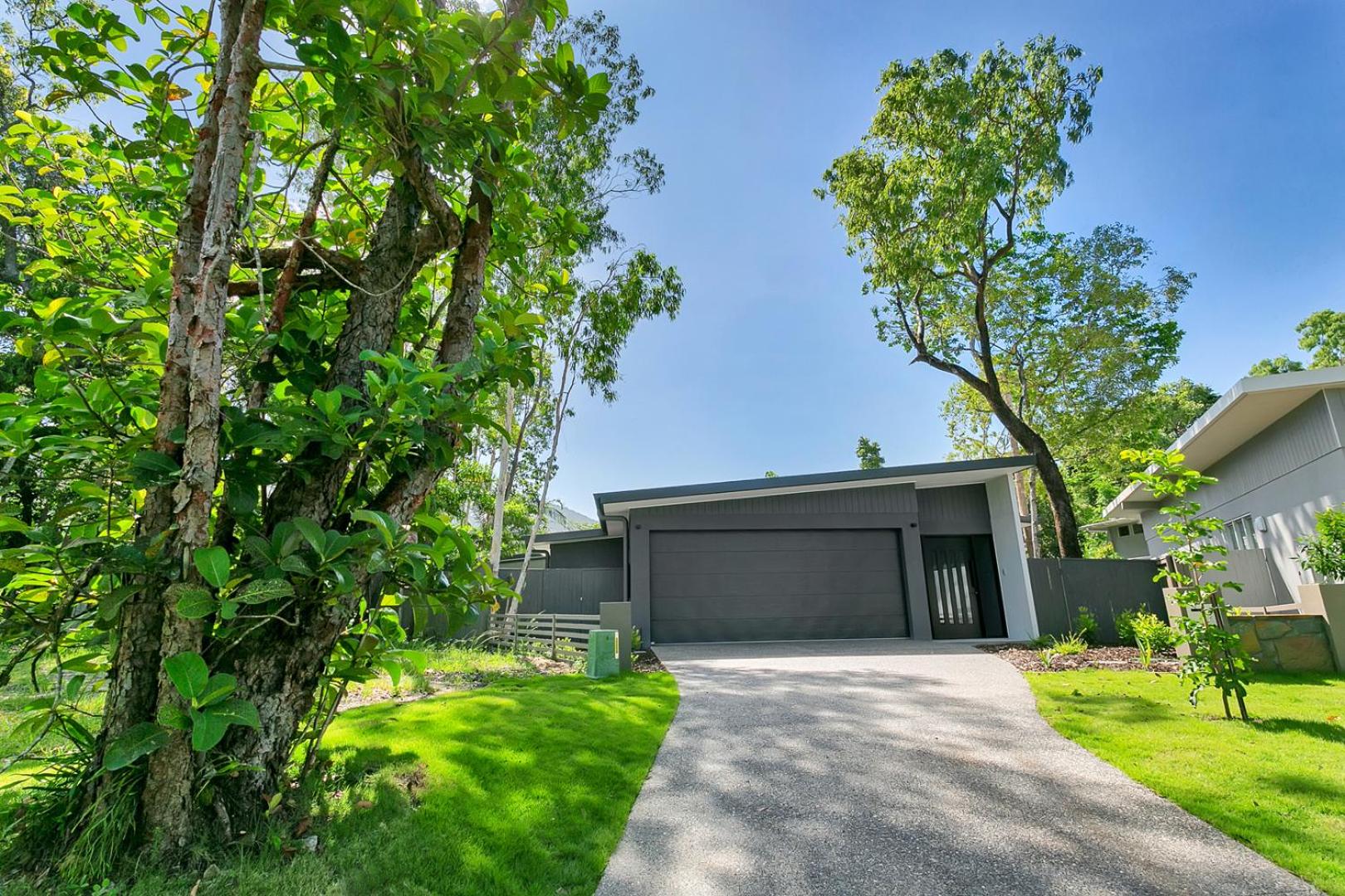 Tiino Villa with Heated Pool Clifton Beach