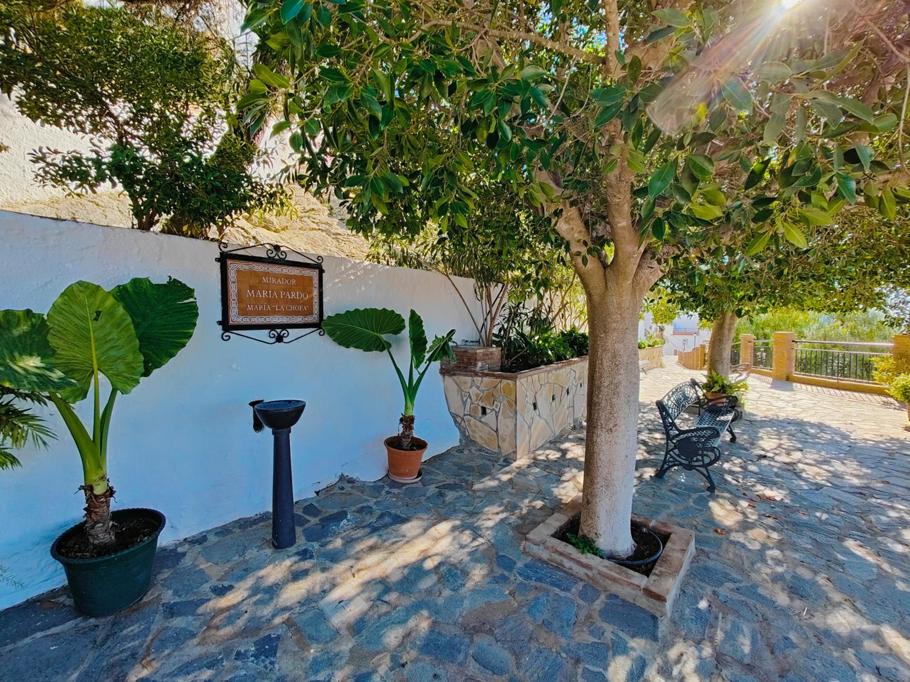 Modern, bright and comfortable apartment with shared roof terrace