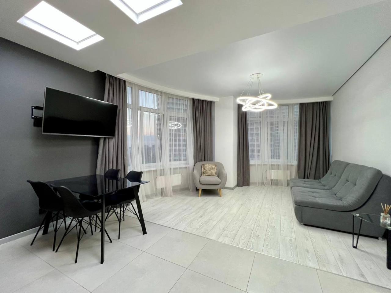 44 Pearl Stylish 1-bedroom Apartment view 3