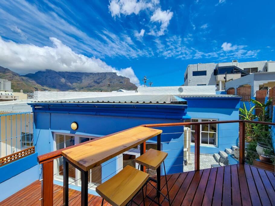Trendy home in heart of City Heritage, Mtn Views