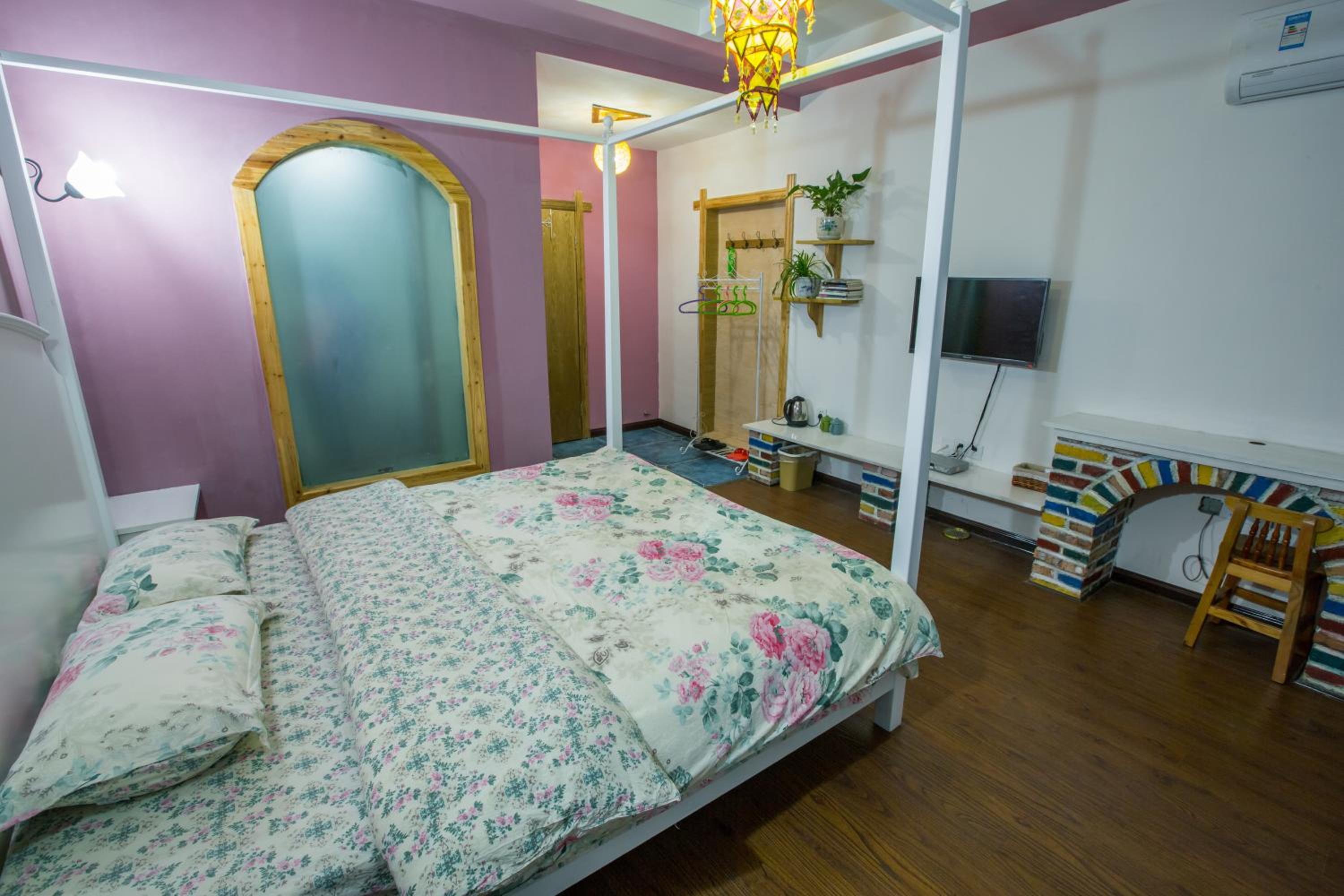 Zhangjiajie April Hostel