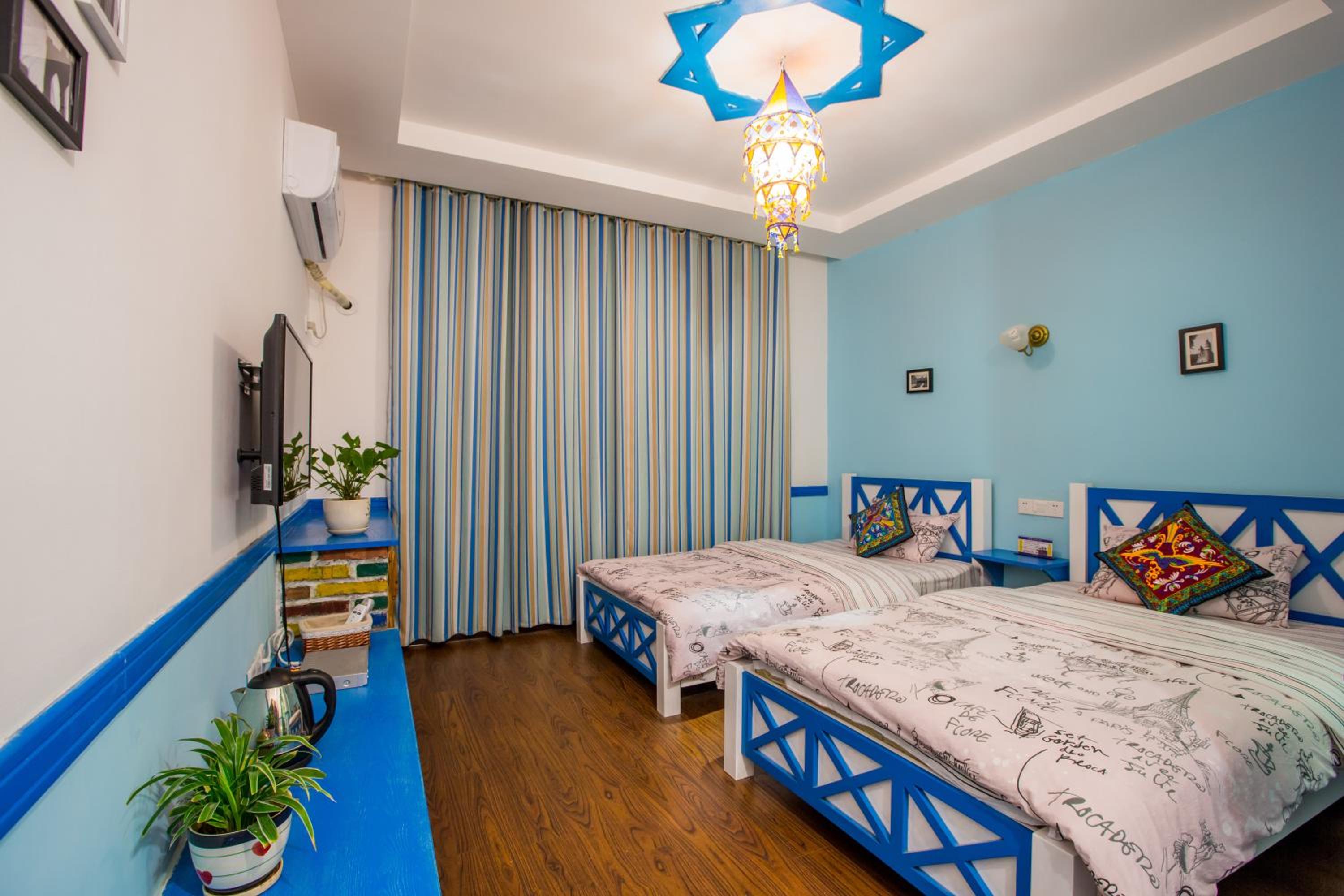 Zhangjiajie April Hostel