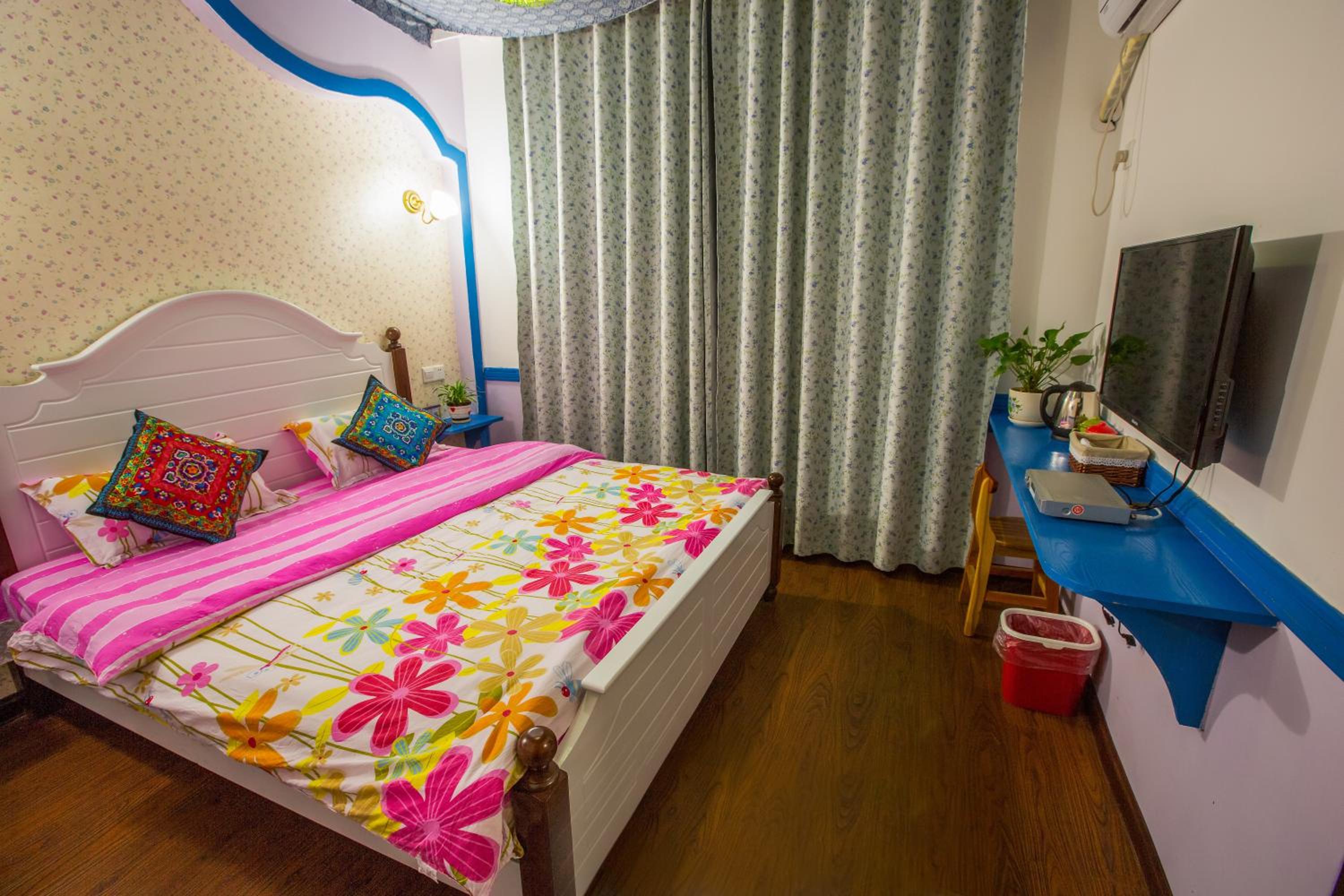 Zhangjiajie April Hostel