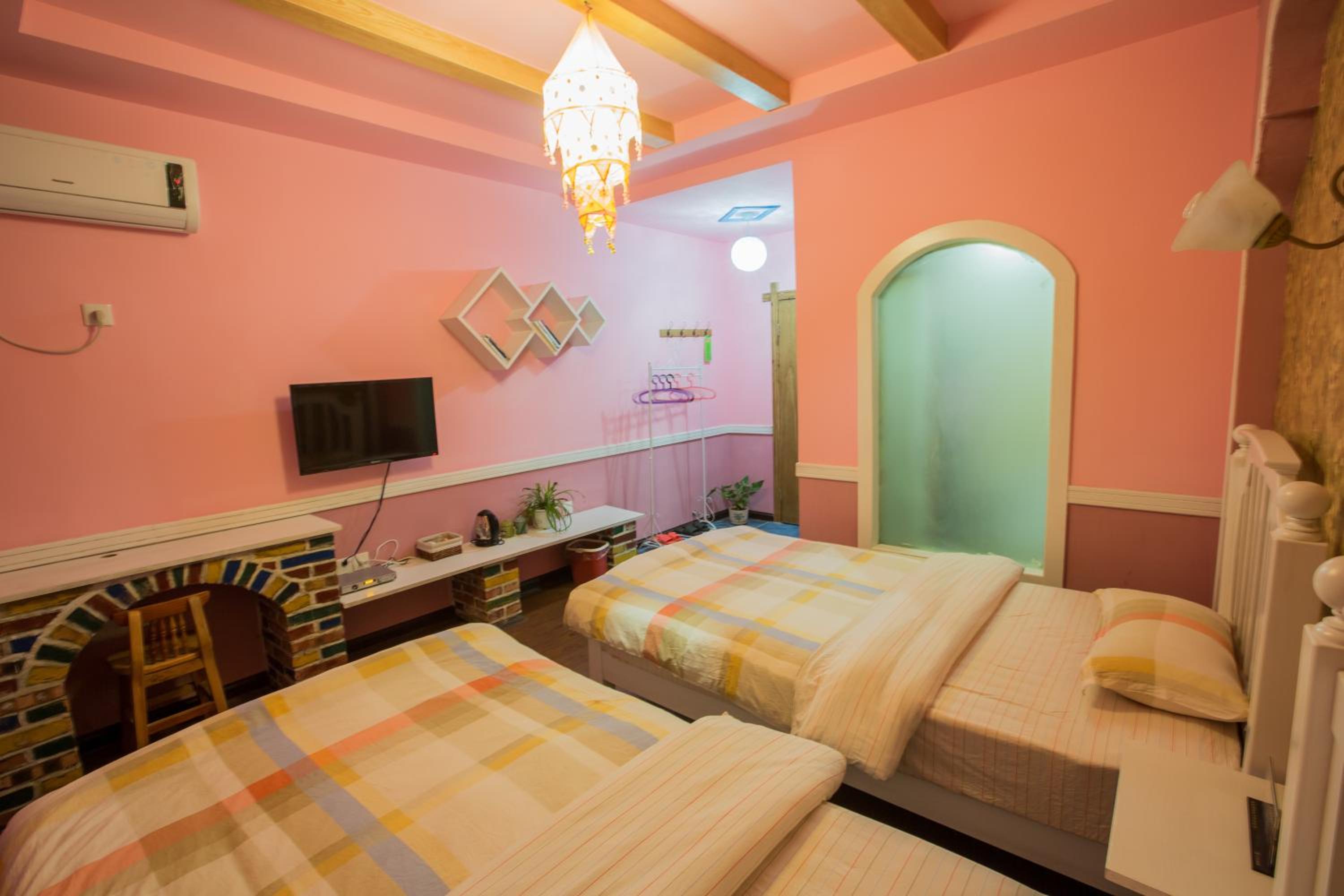 Zhangjiajie April Hostel