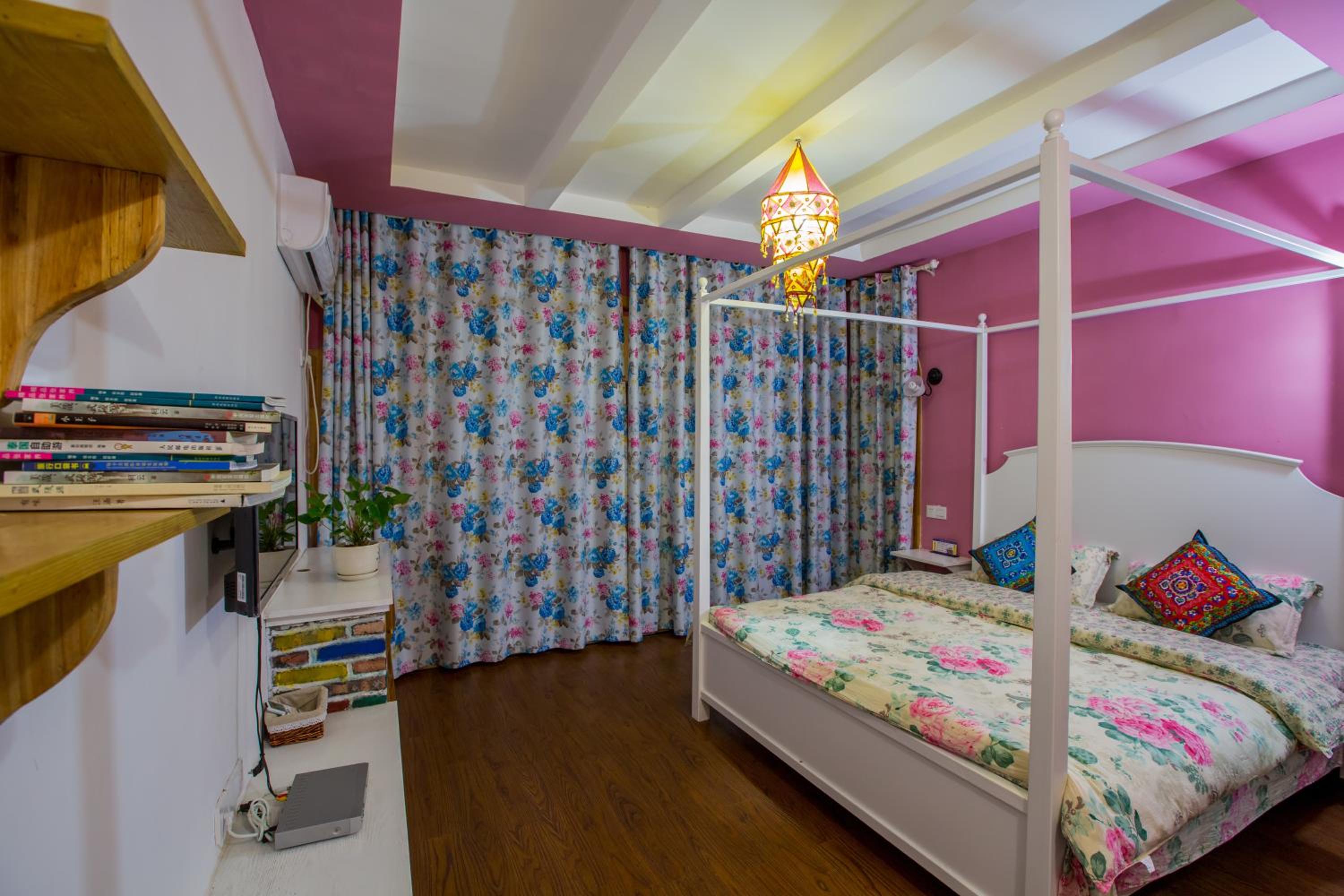 Zhangjiajie April Hostel
