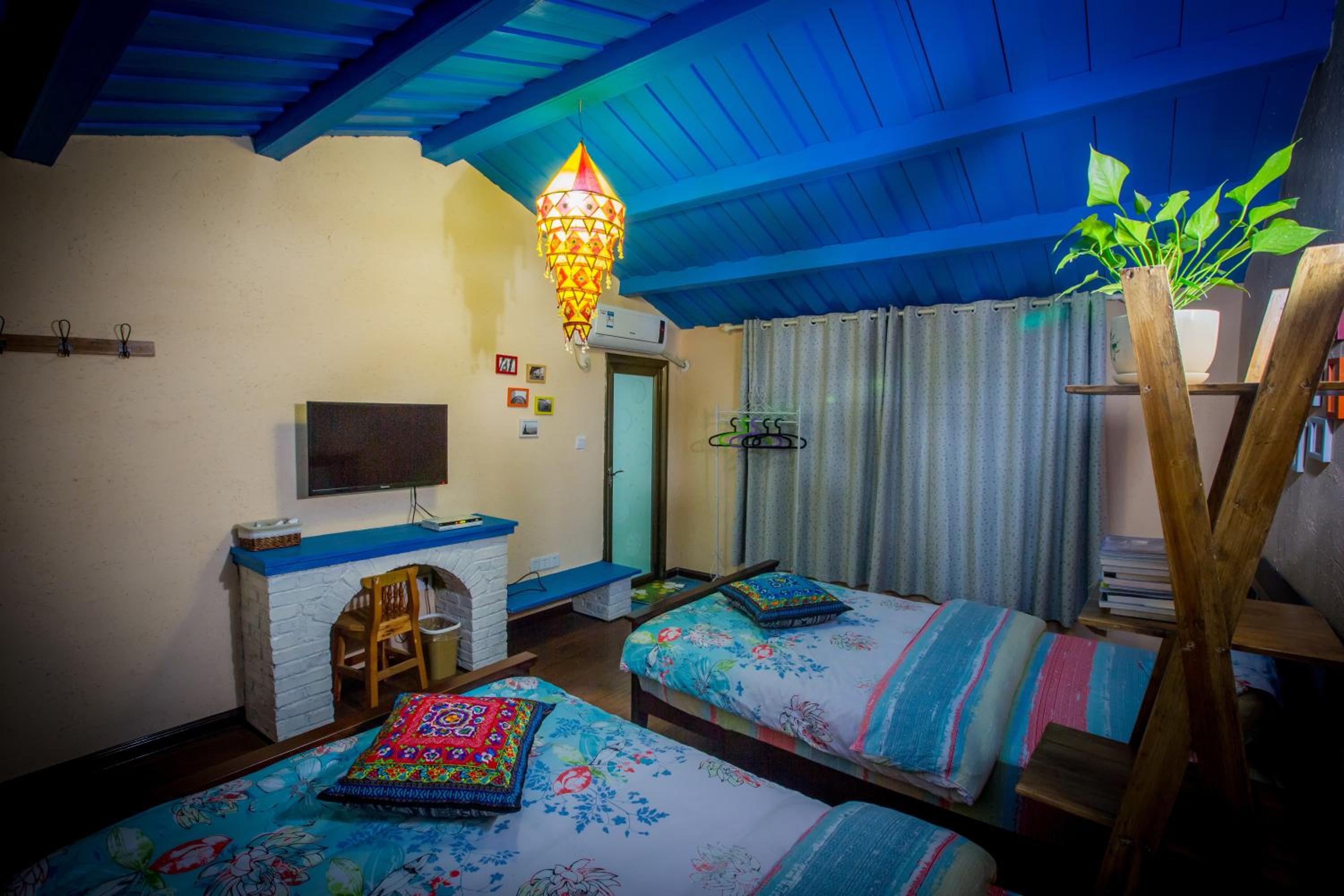 Zhangjiajie April Hostel