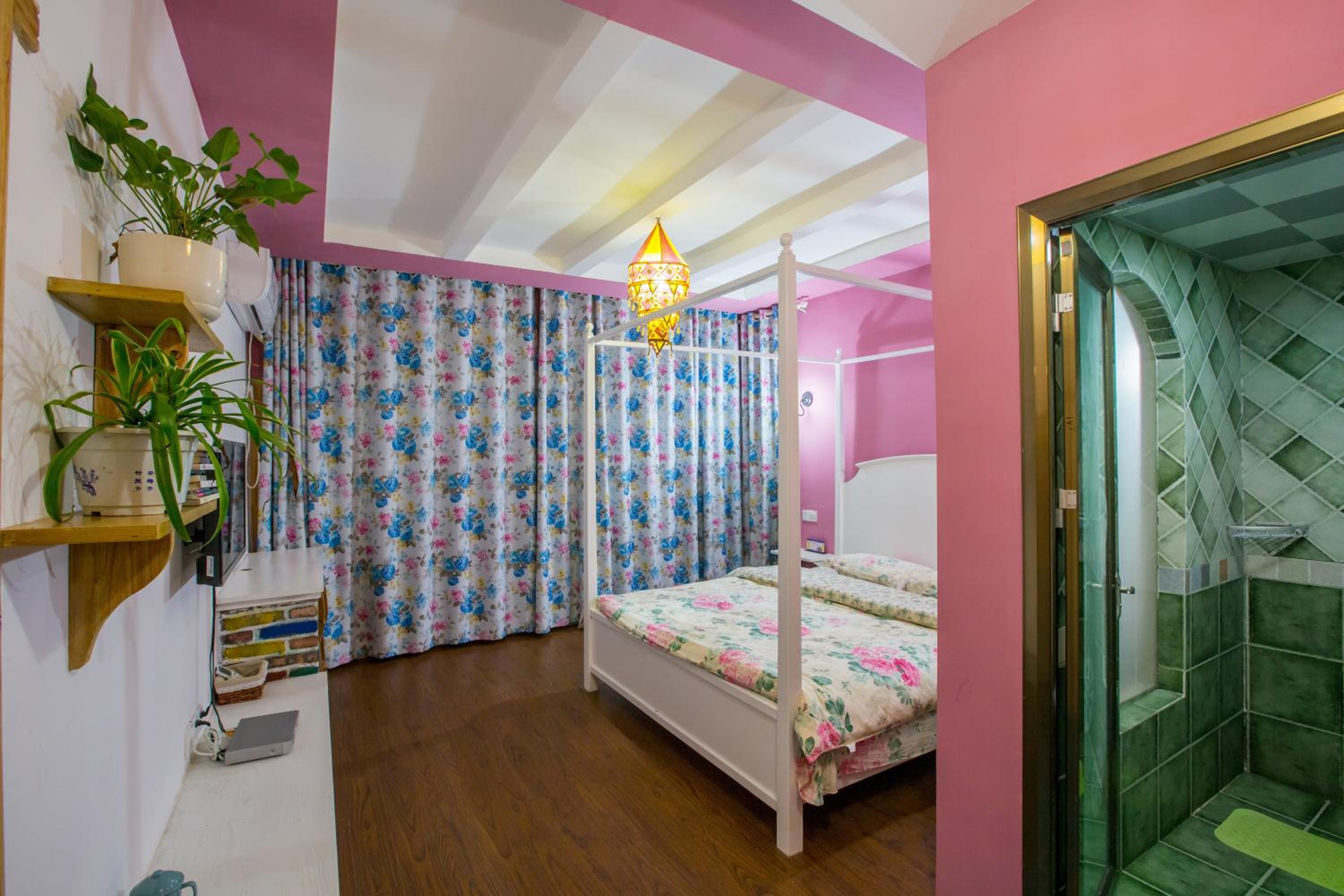 Zhangjiajie April Hostel