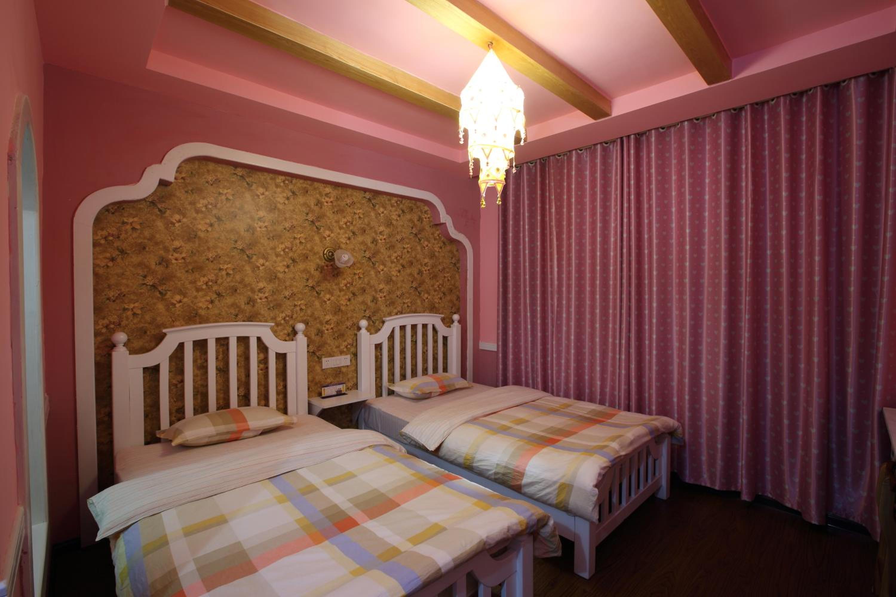 Zhangjiajie April Hostel