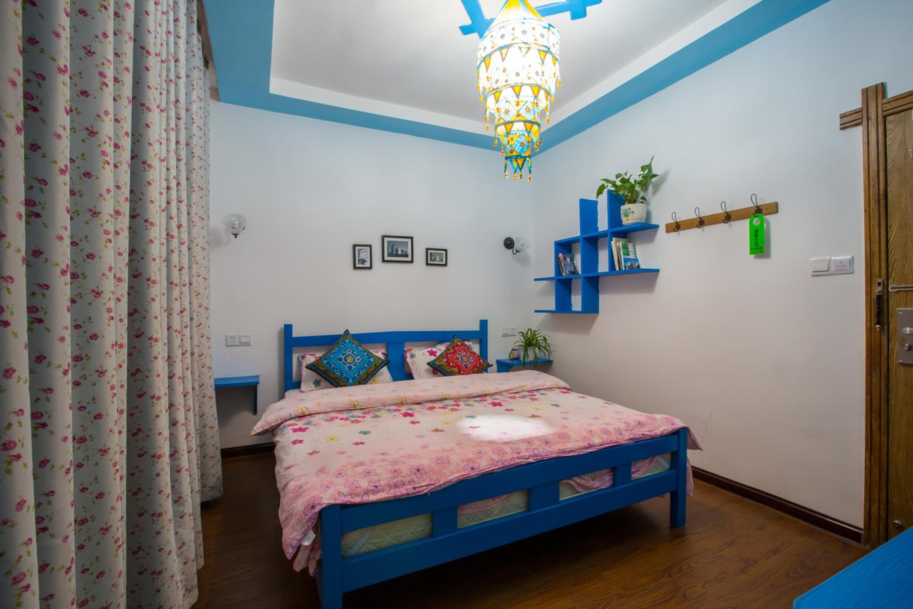 Zhangjiajie April Hostel