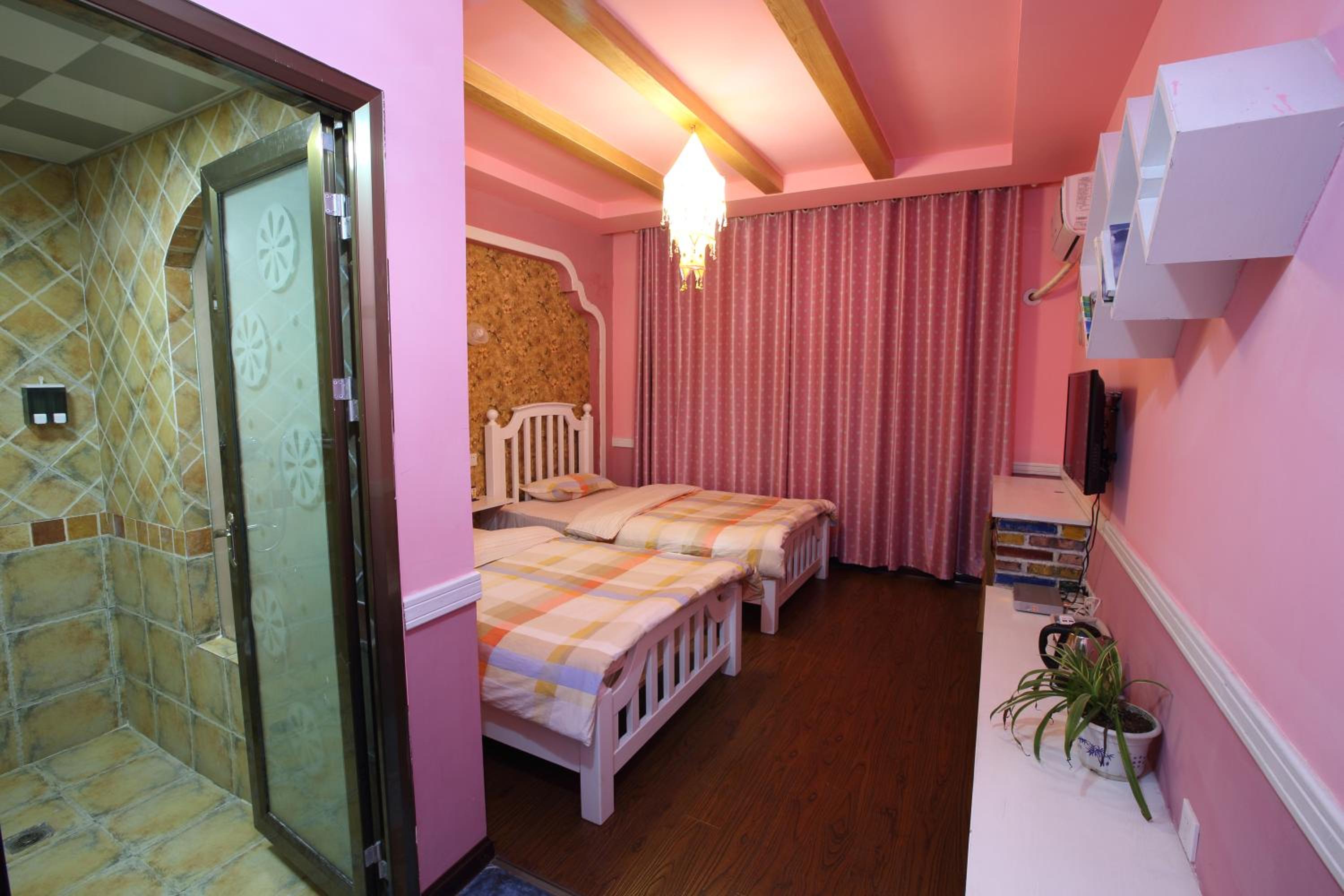 Zhangjiajie April Hostel