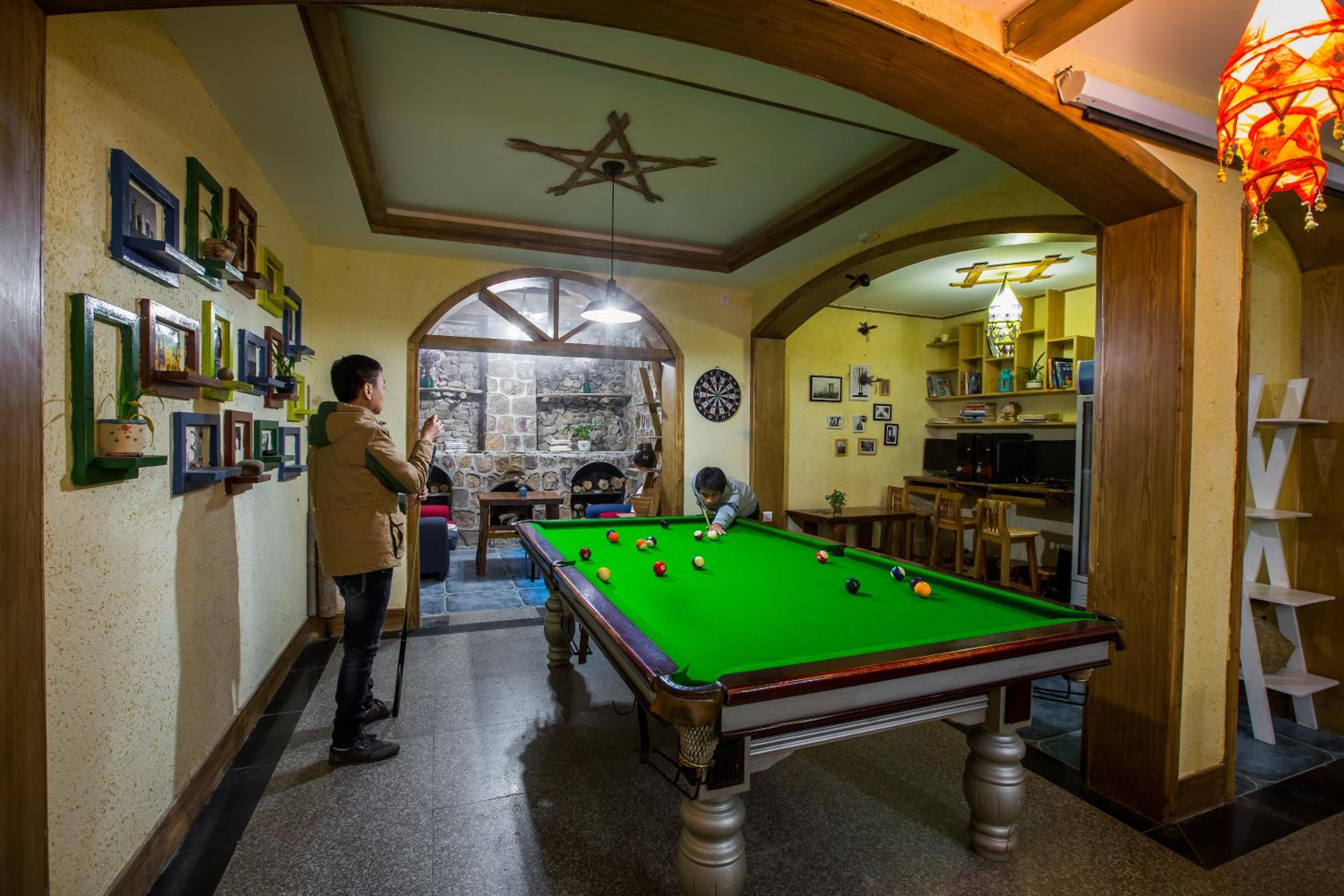Zhangjiajie April Hostel